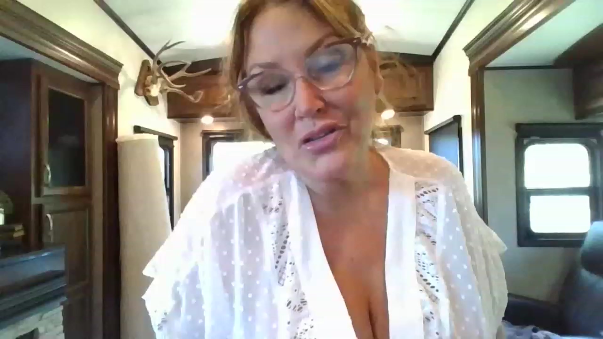 Gallery image thumbnail from boringmom's myfreecams stream on, 04/26/2023, 17:00 image 17 of 20