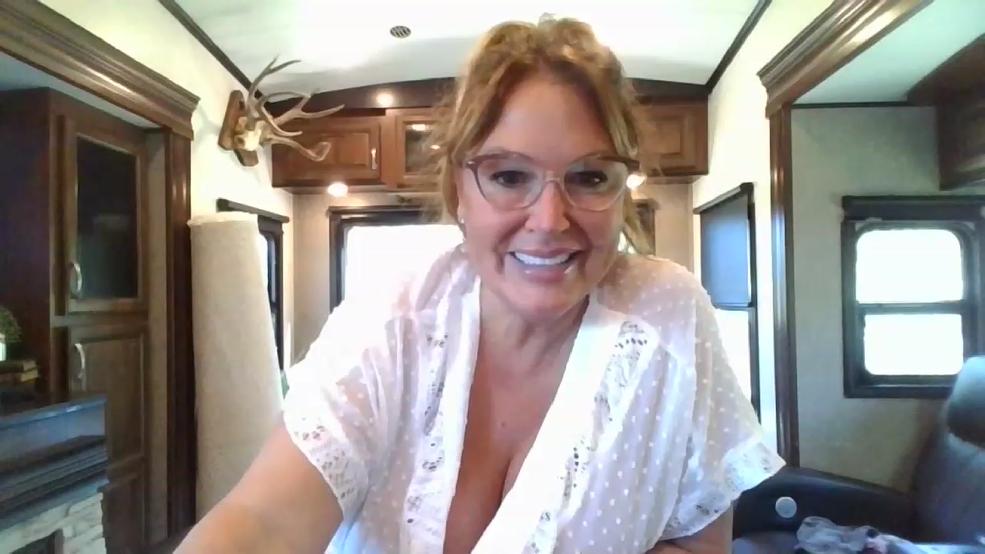 Gallery image thumbnail from boringmom's myfreecams stream on, 04/26/2023, 17:00 image 10 of 20