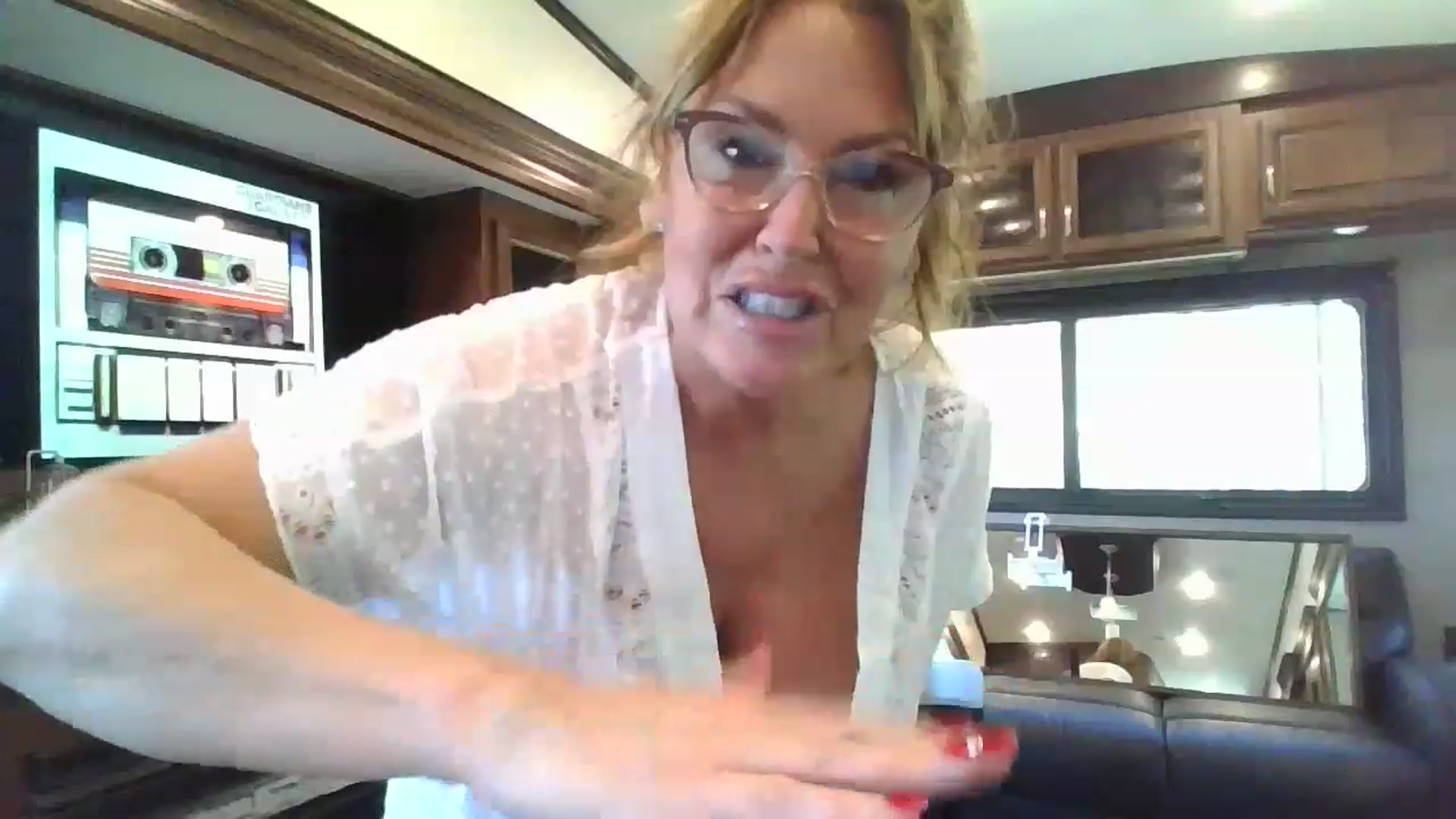 Gallery image thumbnail from boringmom's myfreecams stream on, 04/26/2023, 17:39 image 15 of 20