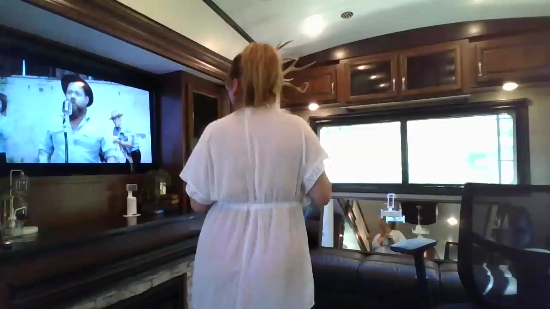 Gallery image thumbnail from boringmom's myfreecams stream on, 04/26/2023, 17:39 image 8 of 20