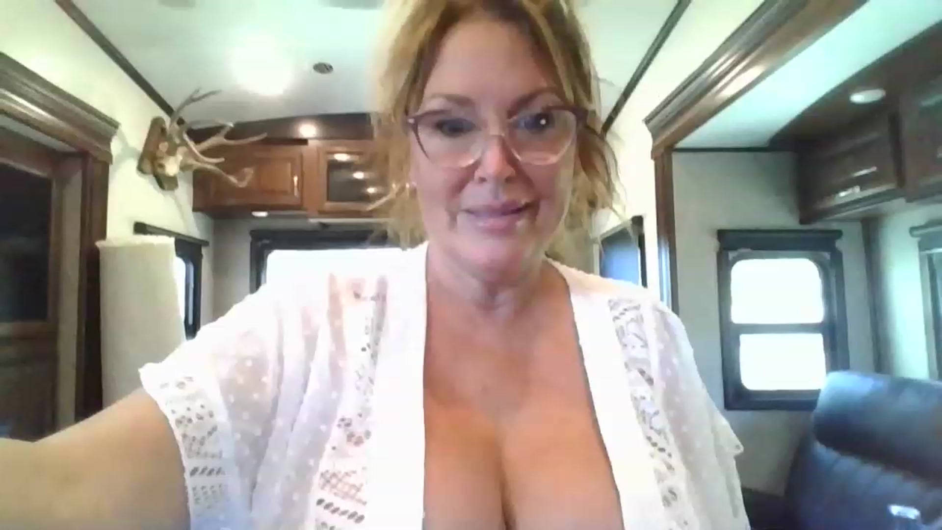 Gallery image thumbnail from boringmom's myfreecams stream on, 04/26/2023, 18:39 image 1 of 20