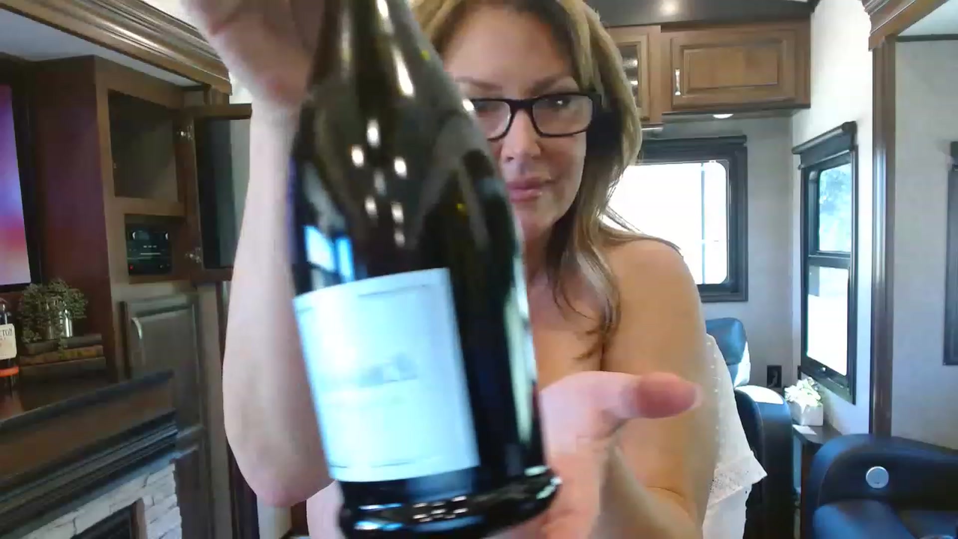 Gallery image thumbnail from boringmom's myfreecams stream on, 05/08/2023, 18:58 image 4 of 20
