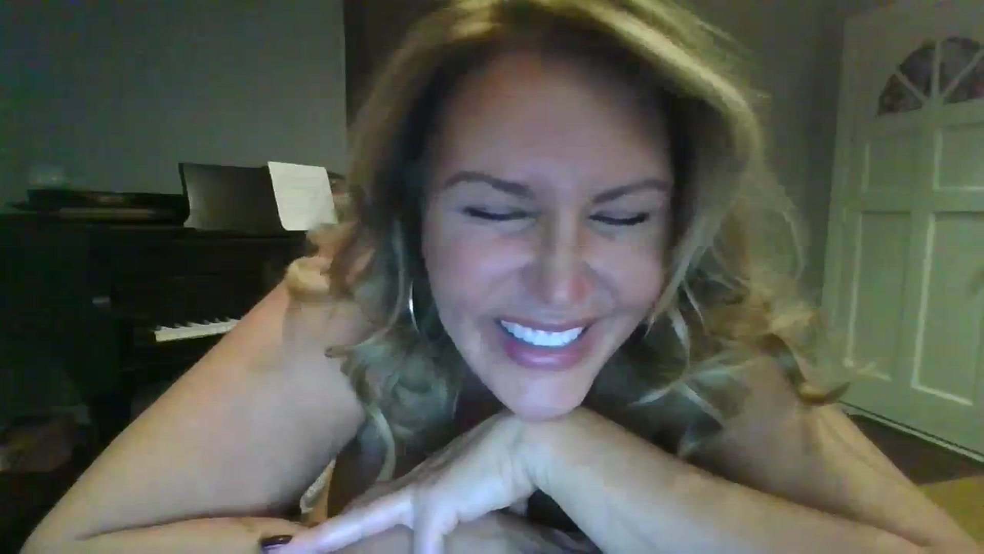 Gallery image thumbnail from boringmom's myfreecams stream on, 10/30/2023, 06:34 image 2 of 20
