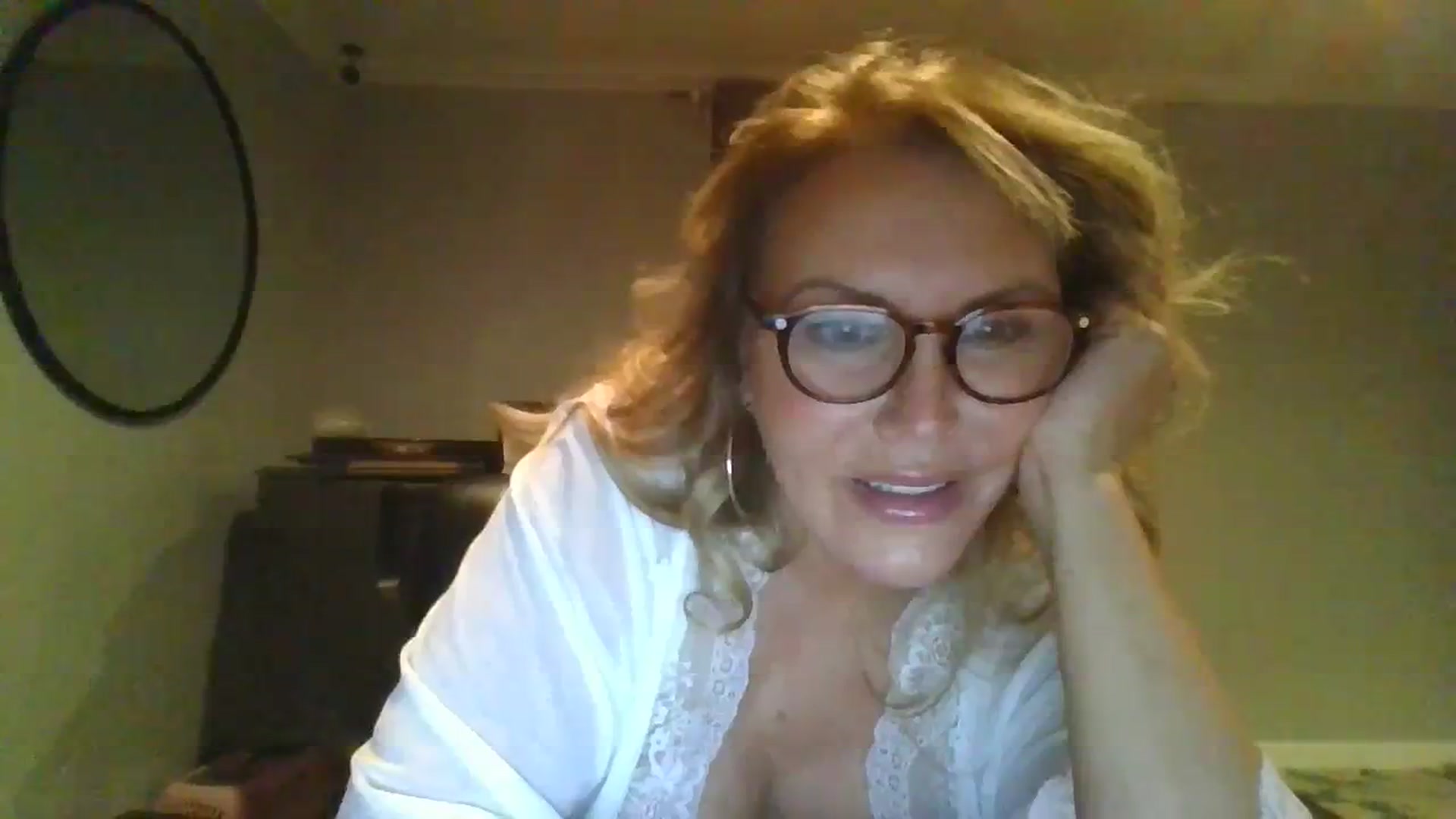 Gallery image thumbnail from boringmom's myfreecams stream on, 10/30/2023, 06:34 image 11 of 20
