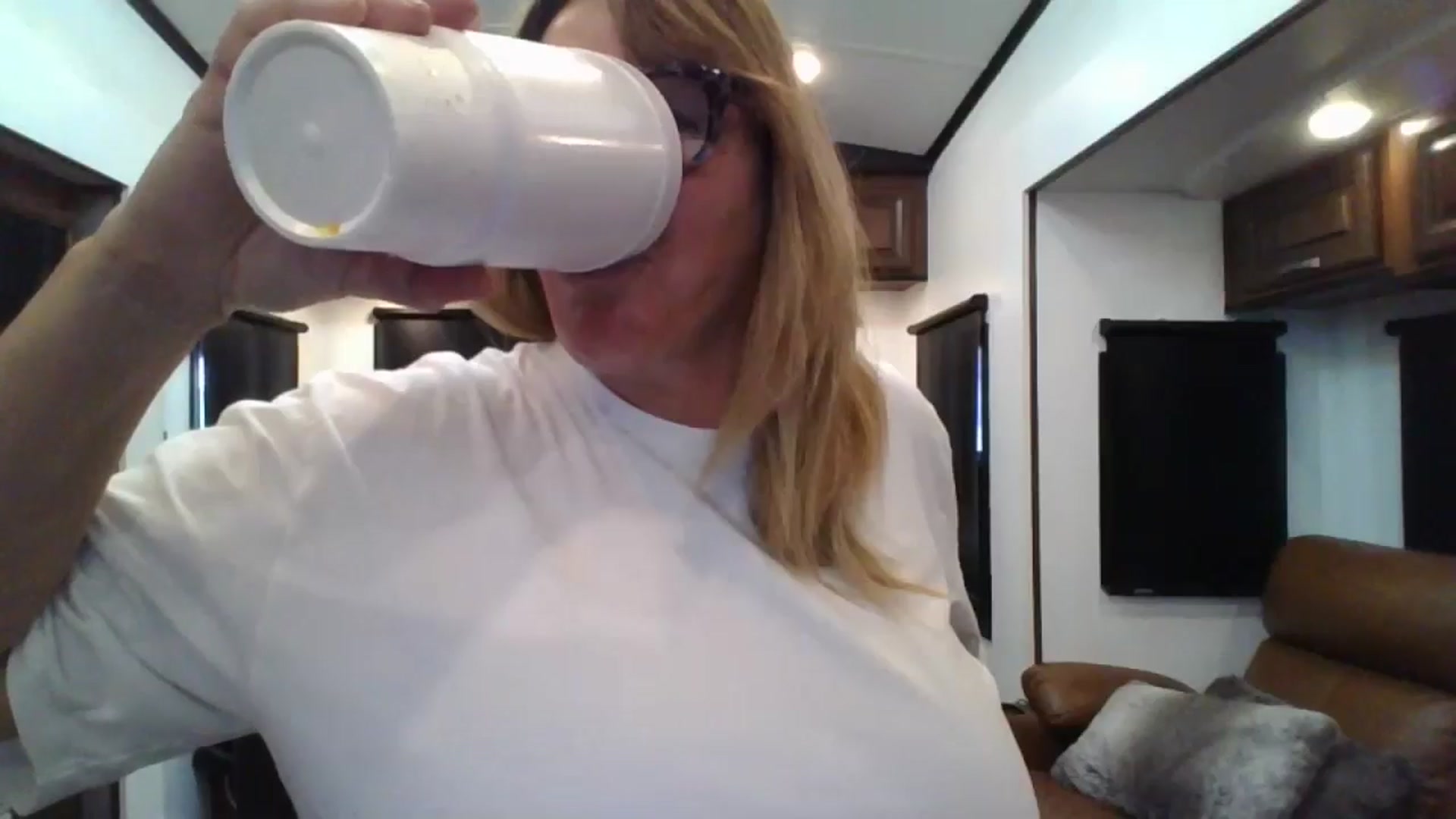 Gallery image thumbnail from boringmom's myfreecams stream on, 06/28/2024, 14:03 image 7 of 20