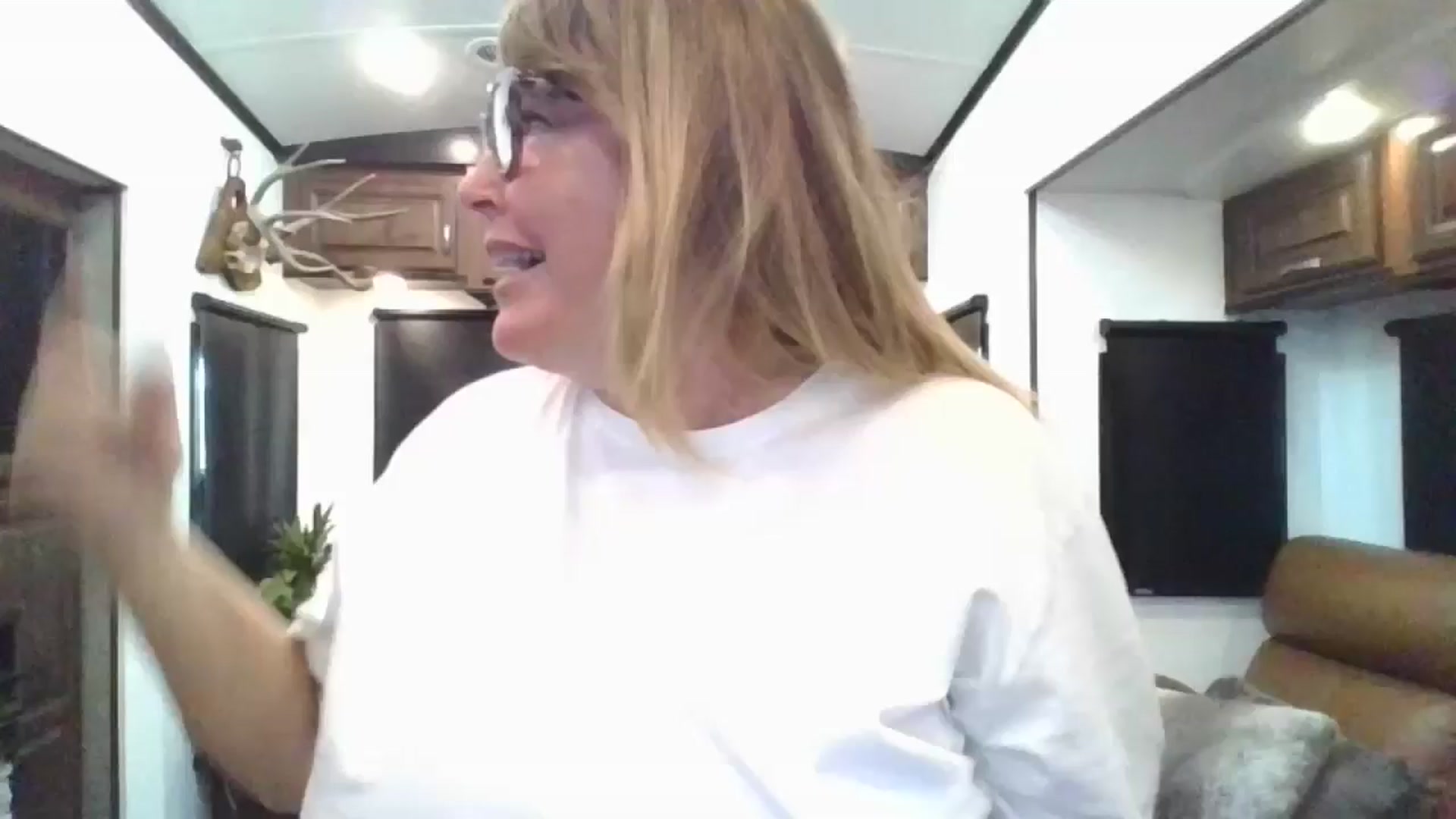 Gallery image thumbnail from boringmom's myfreecams stream on, 06/28/2024, 14:03 image 10 of 20