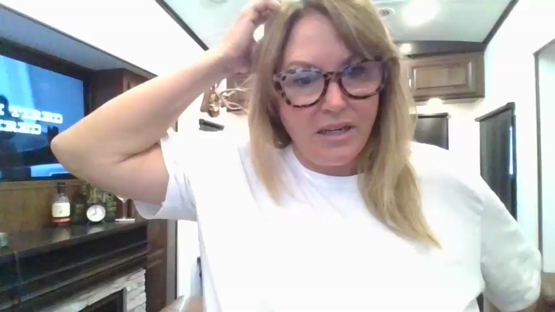 Gallery image thumbnail from boringmom's myfreecams stream on, 06/28/2024, 14:03 image 17 of 20
