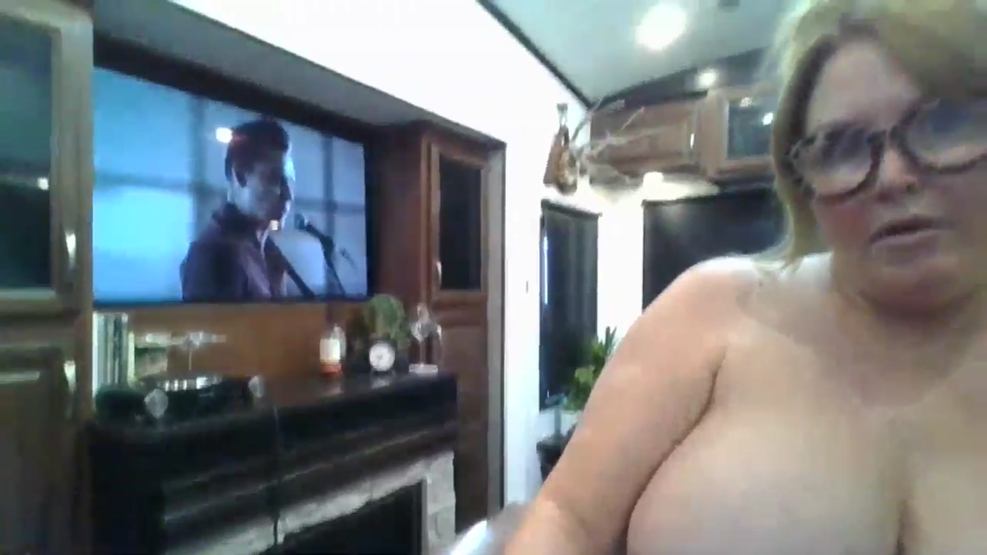 Gallery image thumbnail from boringmom's myfreecams stream on, 06/28/2024, 15:02 image 12 of 20
