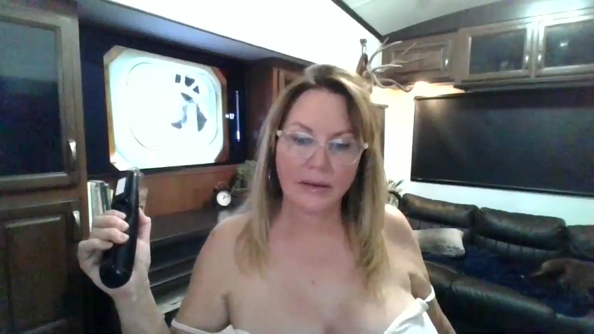 Gallery image thumbnail from boringmom's myfreecams stream on, 11/03/2024, 20:21 image 13 of 20