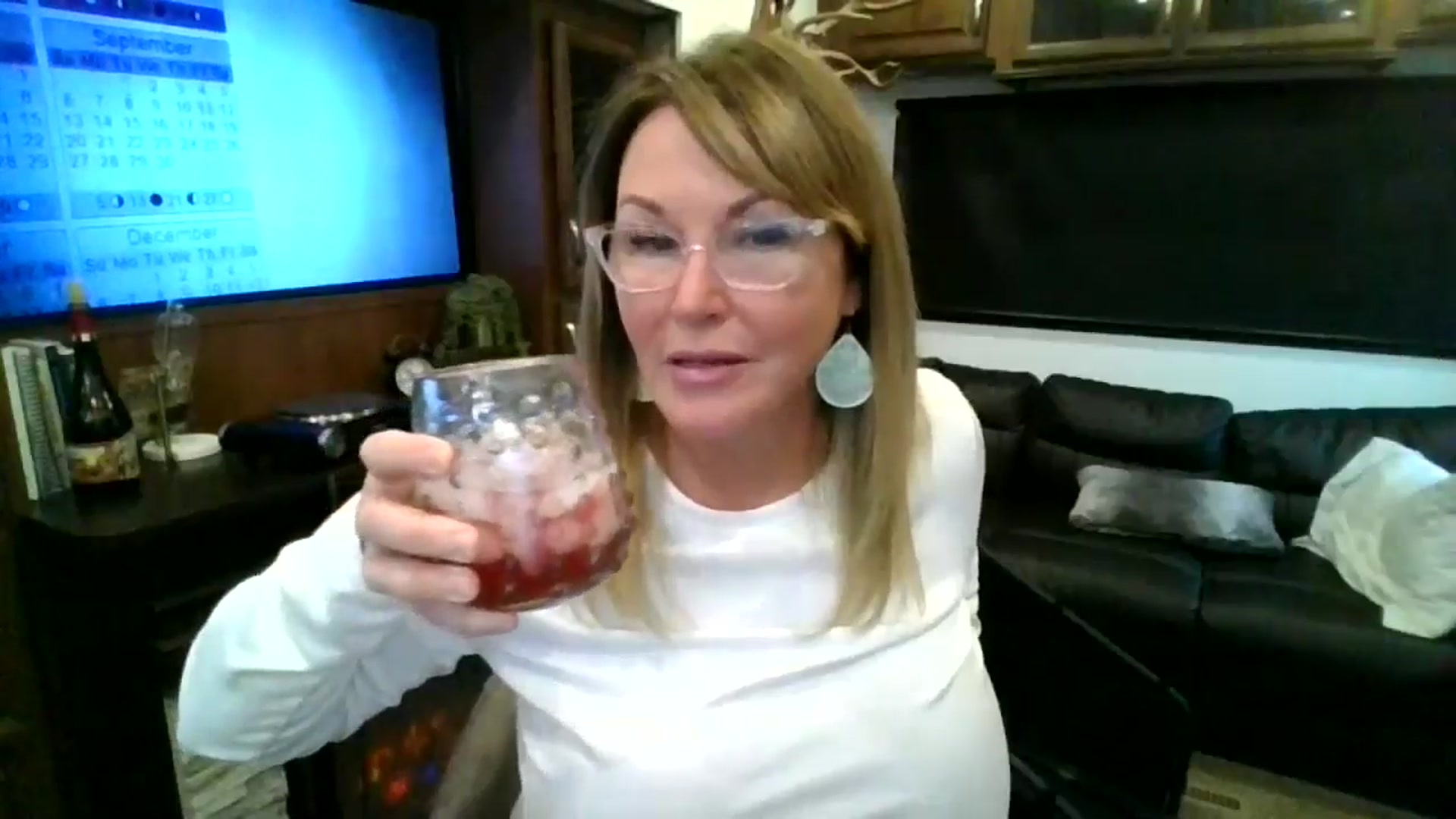 Gallery image thumbnail from boringmom's myfreecams stream on, 11/07/2024, 18:56 image 3 of 20