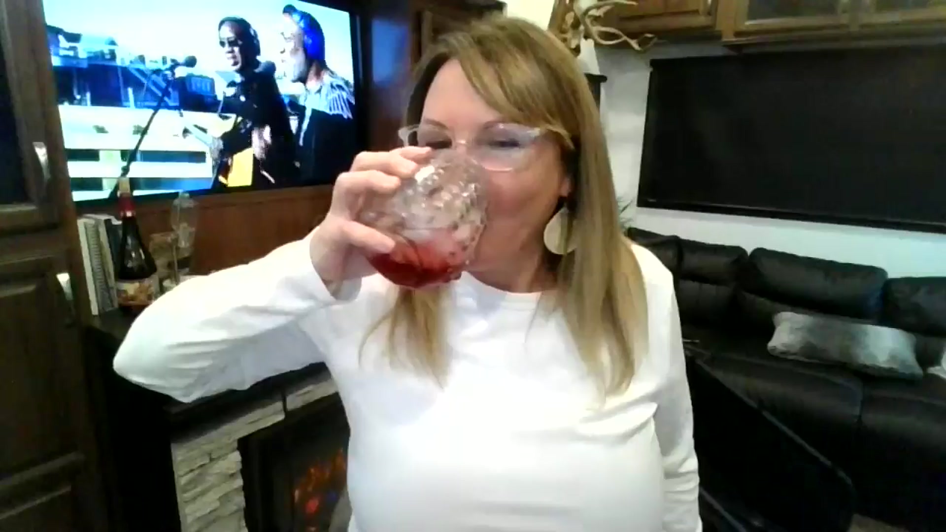 Gallery image thumbnail from boringmom's myfreecams stream on, 11/07/2024, 18:56 image 6 of 20