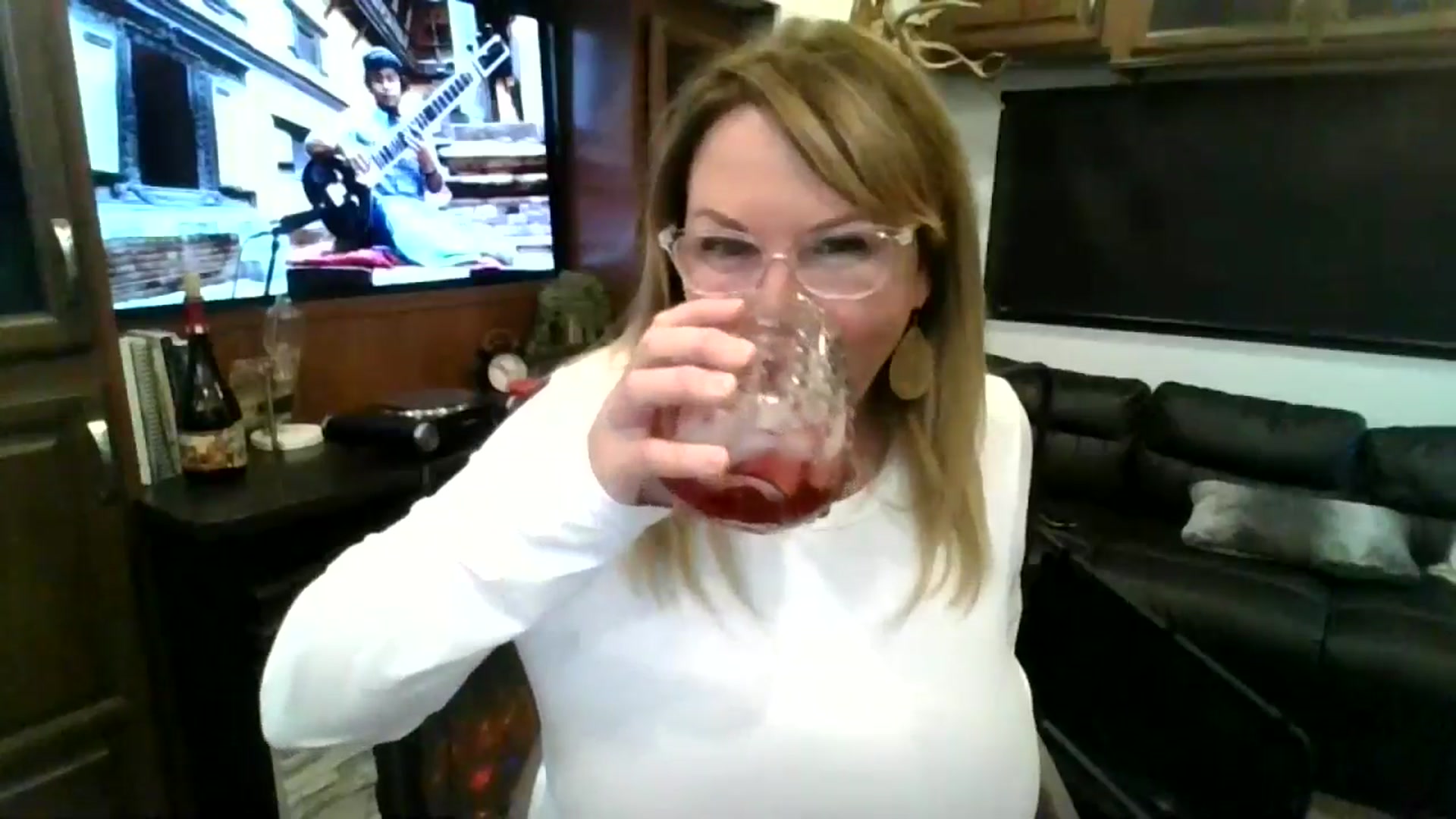 Gallery image thumbnail from boringmom's myfreecams stream on, 11/07/2024, 18:56 image 5 of 20