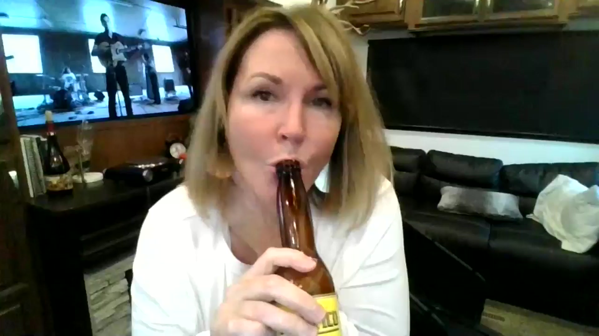 Gallery image thumbnail from boringmom's myfreecams stream on, 11/07/2024, 18:56 image 18 of 20