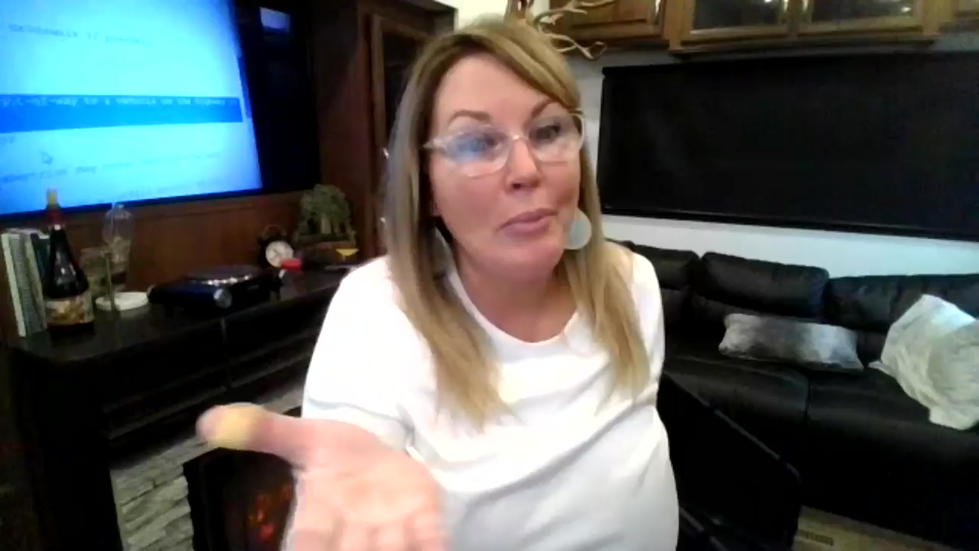 Gallery image thumbnail from boringmom's myfreecams stream on, 11/07/2024, 18:56 image 2 of 20