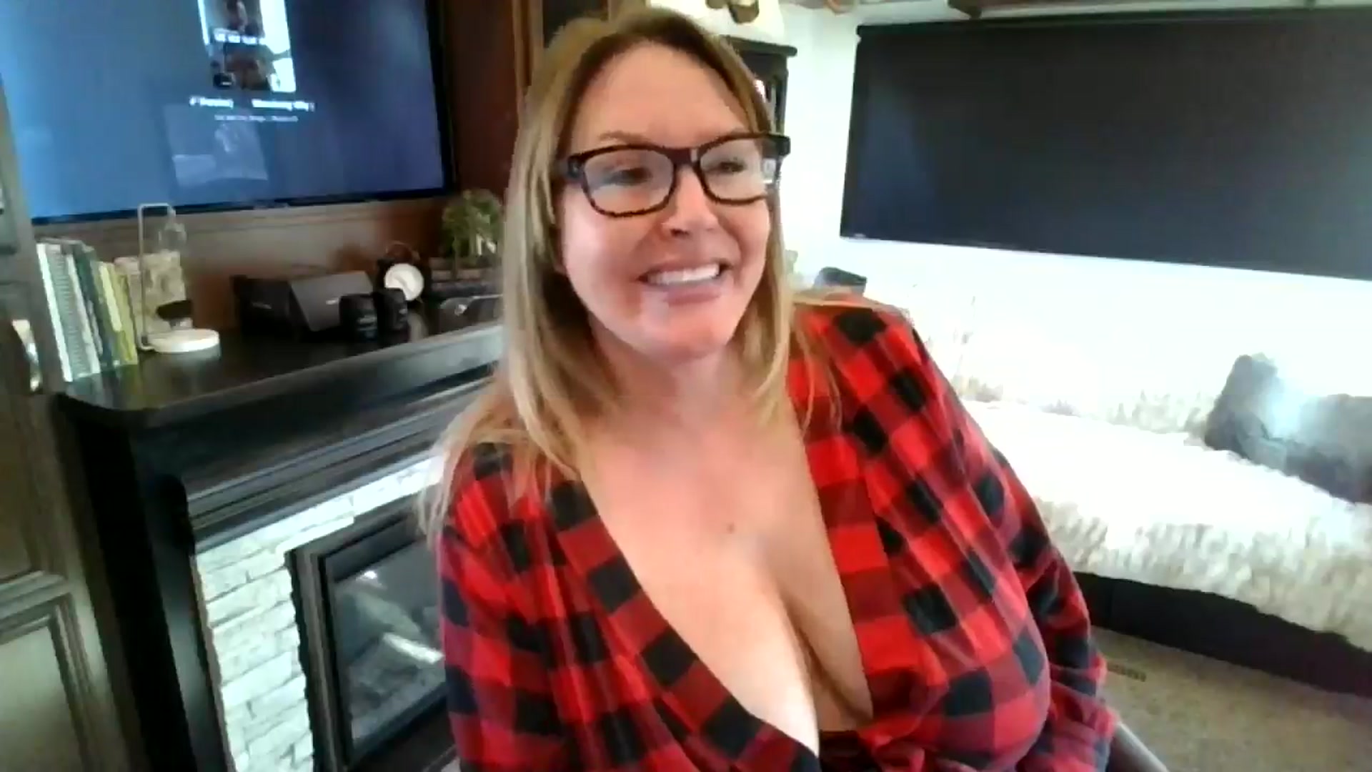 Gallery image thumbnail from boringmom's myfreecams stream on, 12/18/2024, 17:47 image 7 of 20