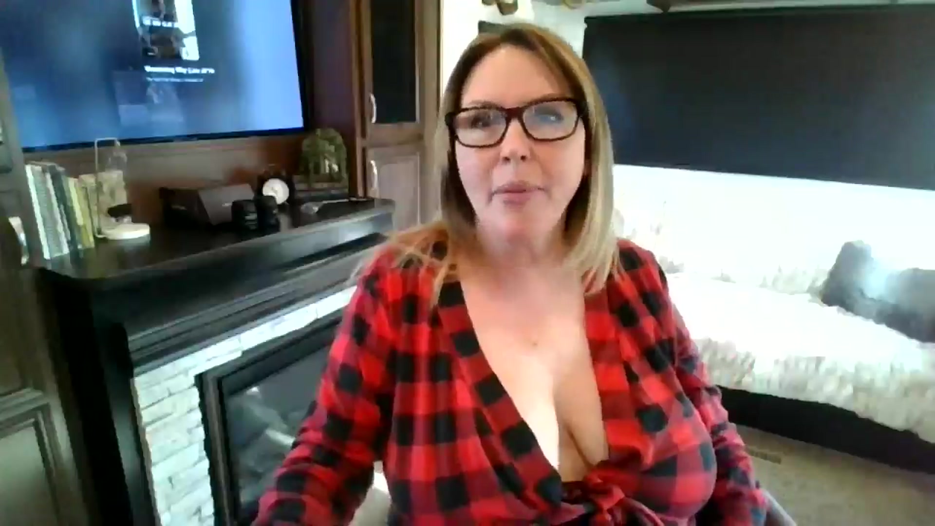 Gallery image thumbnail from boringmom's myfreecams stream on, 12/18/2024, 17:47 image 8 of 20