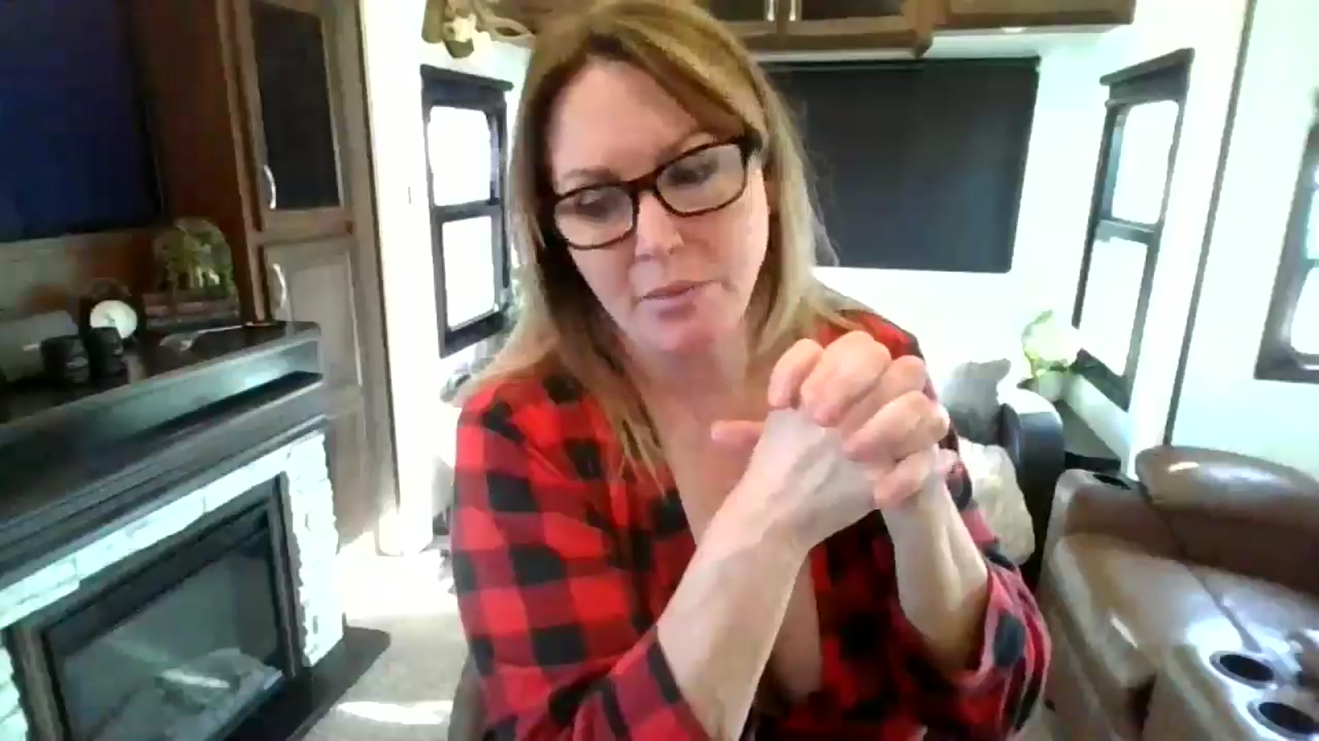 Gallery image thumbnail from boringmom's myfreecams stream on, 12/18/2024, 17:47 image 16 of 20