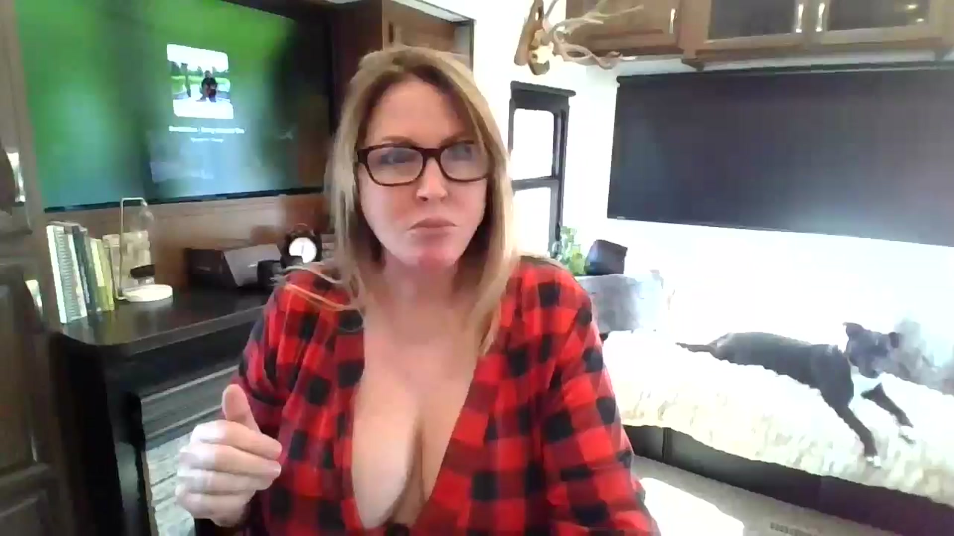 Gallery image thumbnail from boringmom's myfreecams stream on, 12/18/2024, 20:16 image 14 of 20