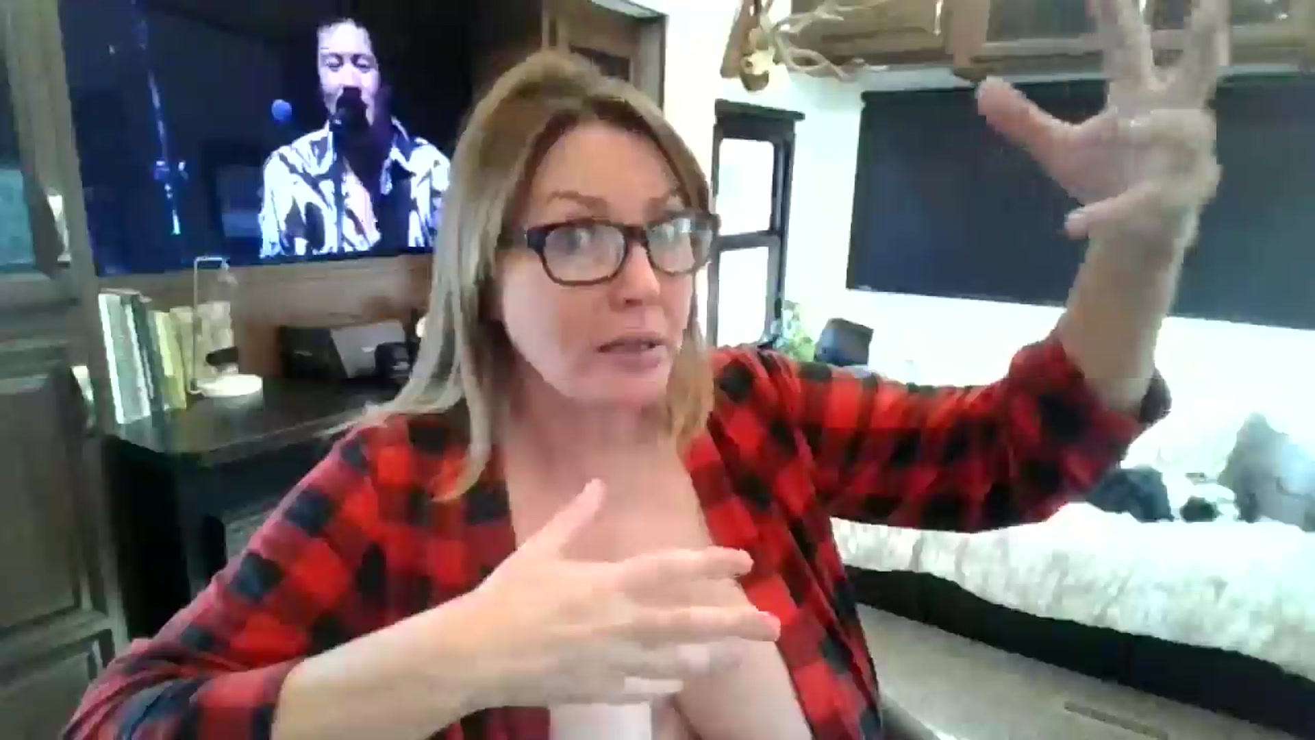 Gallery image thumbnail from boringmom's myfreecams stream on, 12/18/2024, 20:16 image 8 of 20