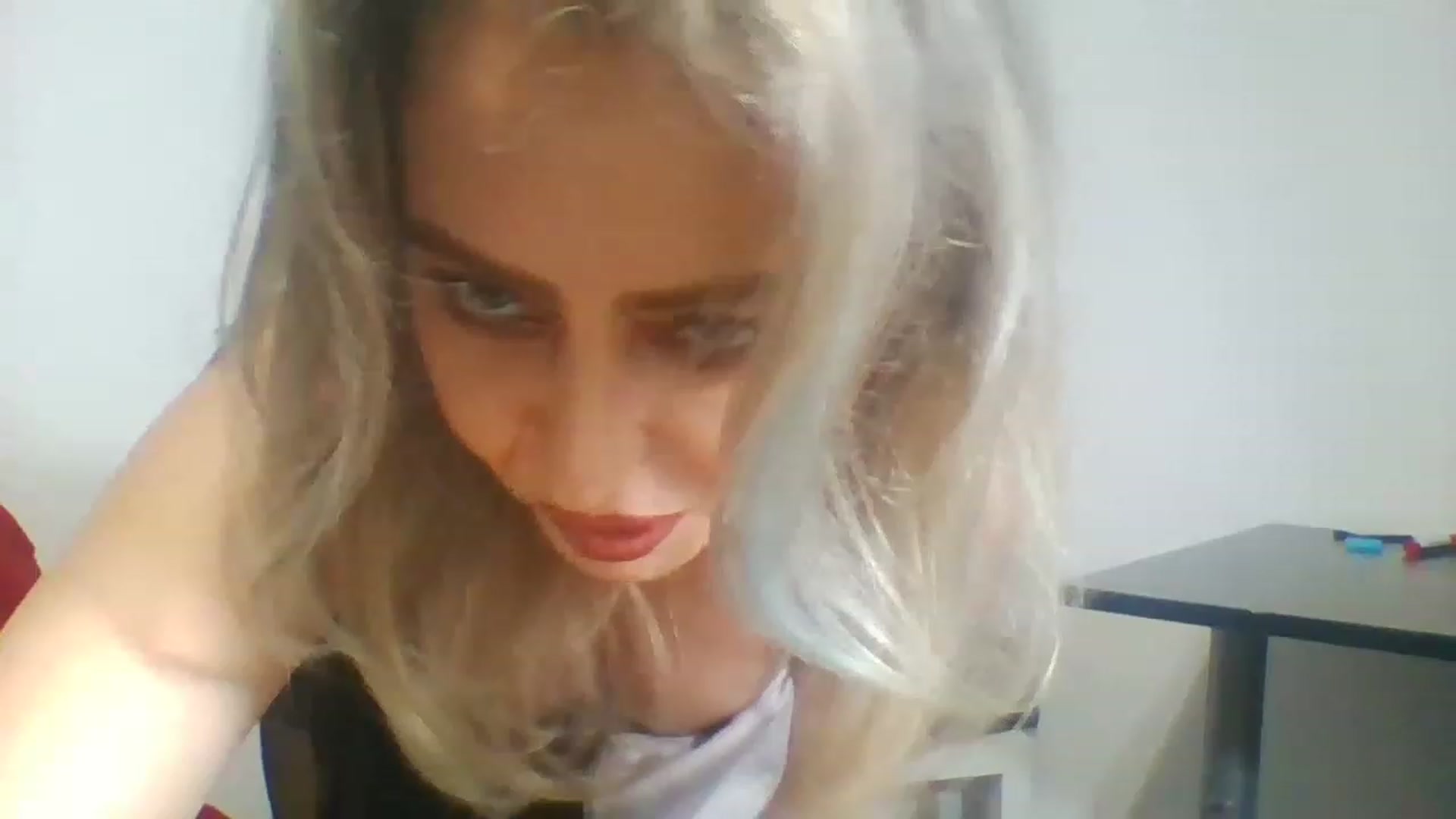 Gallery image thumbnail from born_to_sin's myfreecams stream on, 04/15/2023, 19:20 image 3 of 20