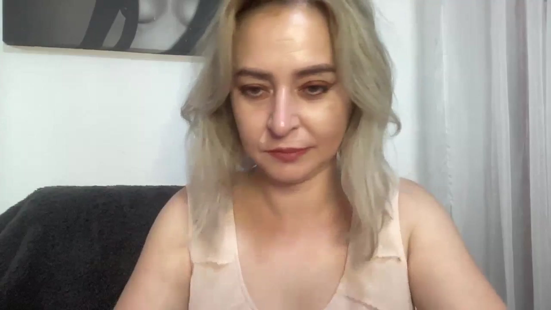 Gallery image thumbnail from born_to_sin's myfreecams stream on, 08/03/2023, 16:03 image 3 of 20