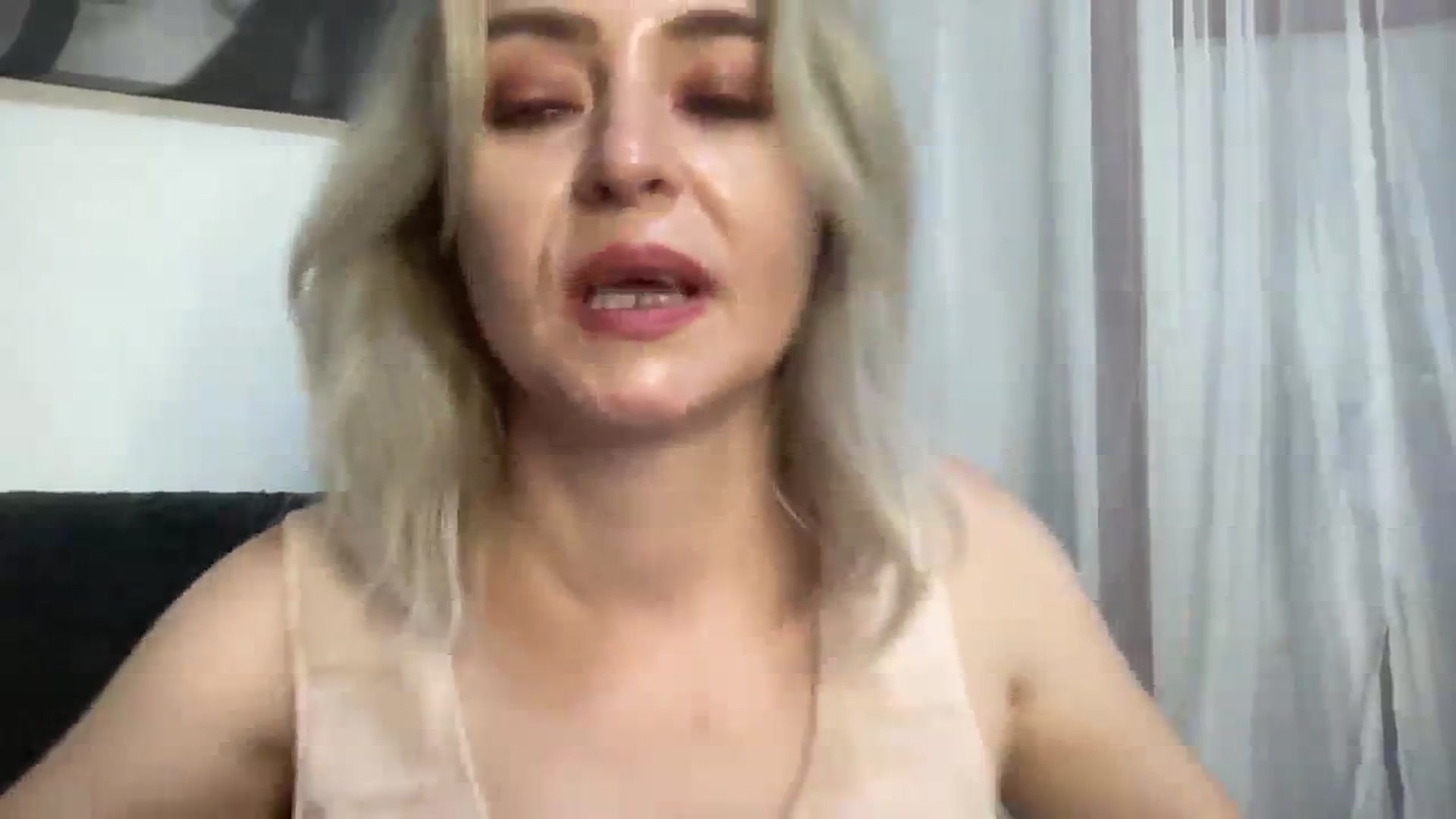 Gallery image thumbnail from born_to_sin's myfreecams stream on, 08/03/2023, 16:03 image 19 of 20