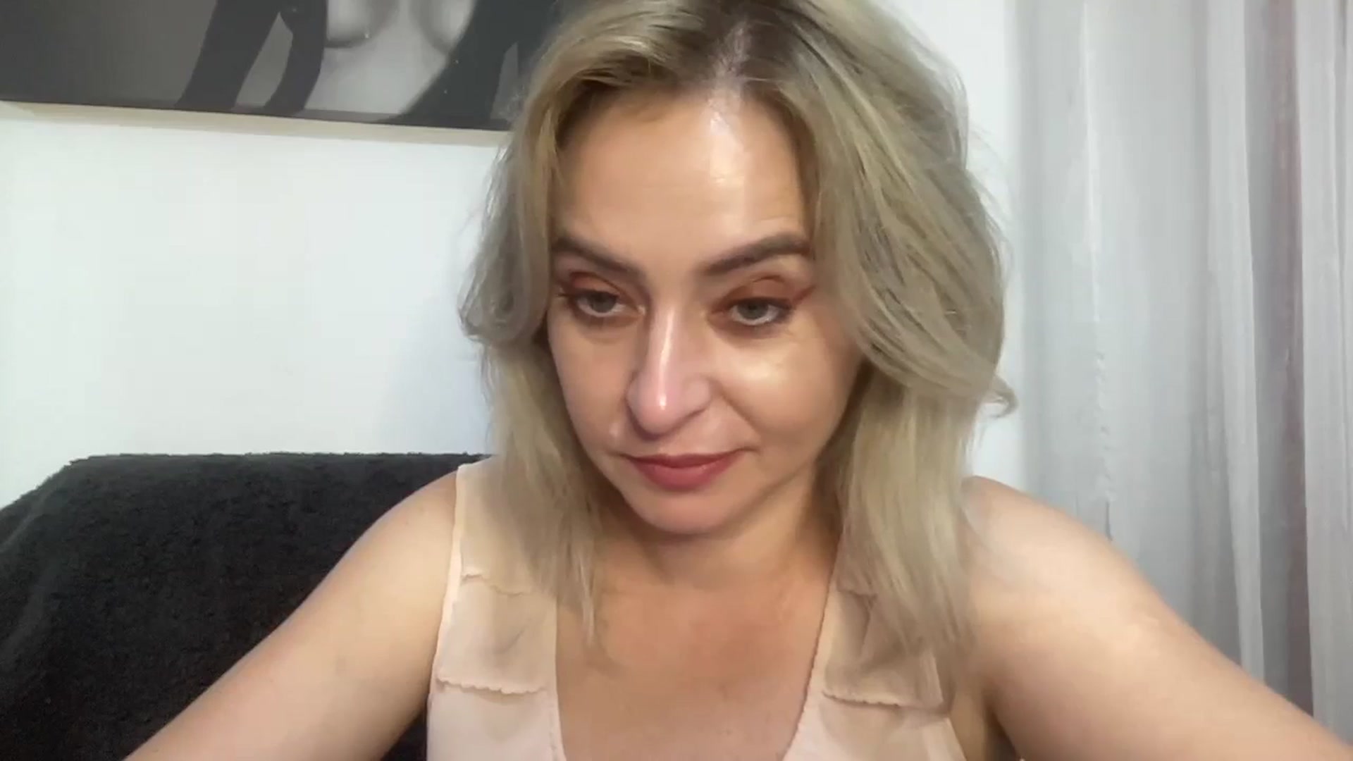 Gallery image thumbnail from born_to_sin's myfreecams stream on, 08/03/2023, 16:03 image 4 of 20