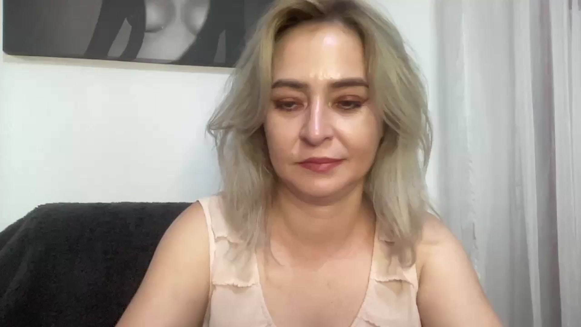 Gallery image thumbnail from born_to_sin's myfreecams stream on, 08/03/2023, 16:03 image 1 of 20