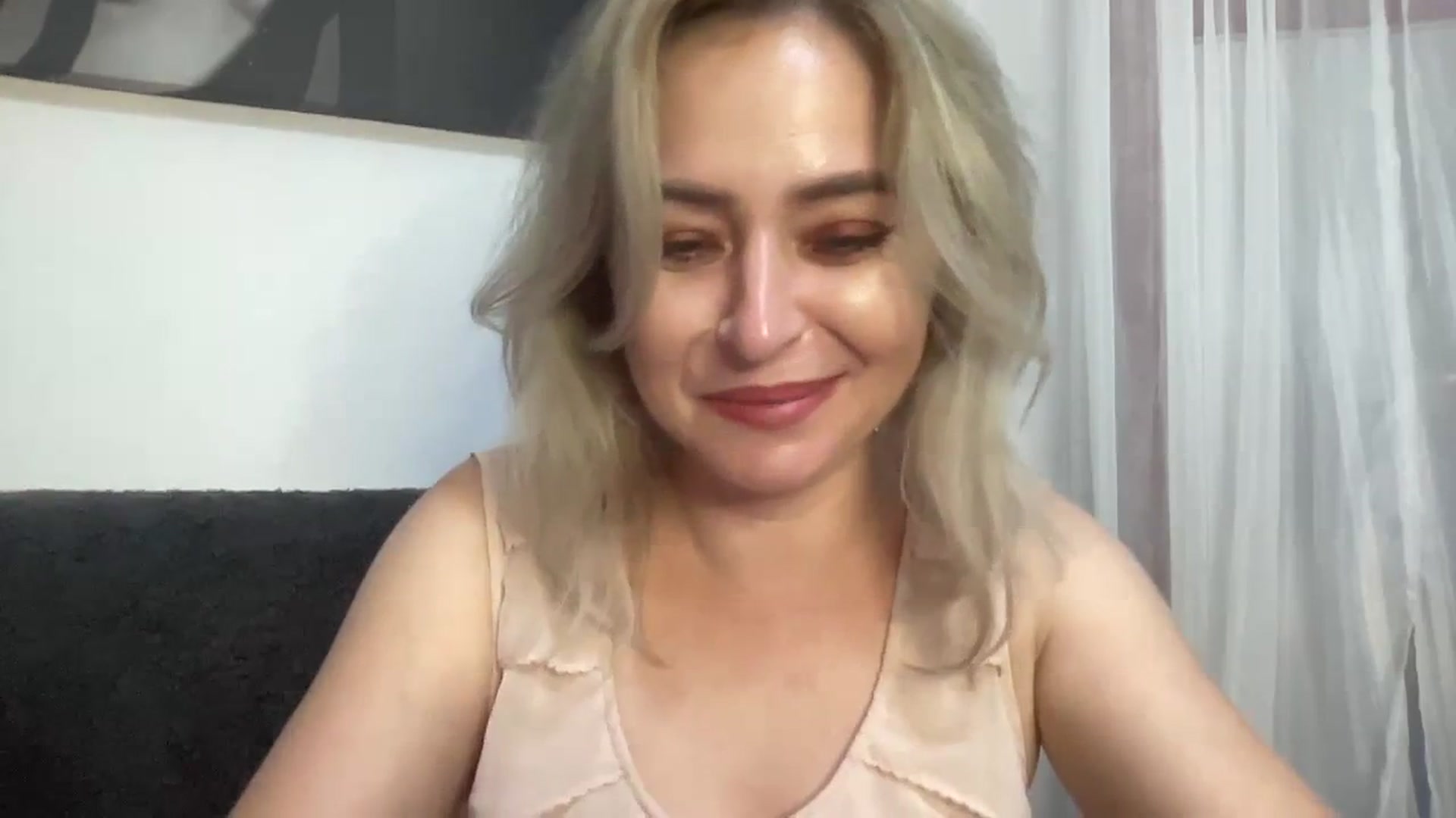 Gallery image thumbnail from born_to_sin's myfreecams stream on, 08/03/2023, 16:03 image 12 of 20