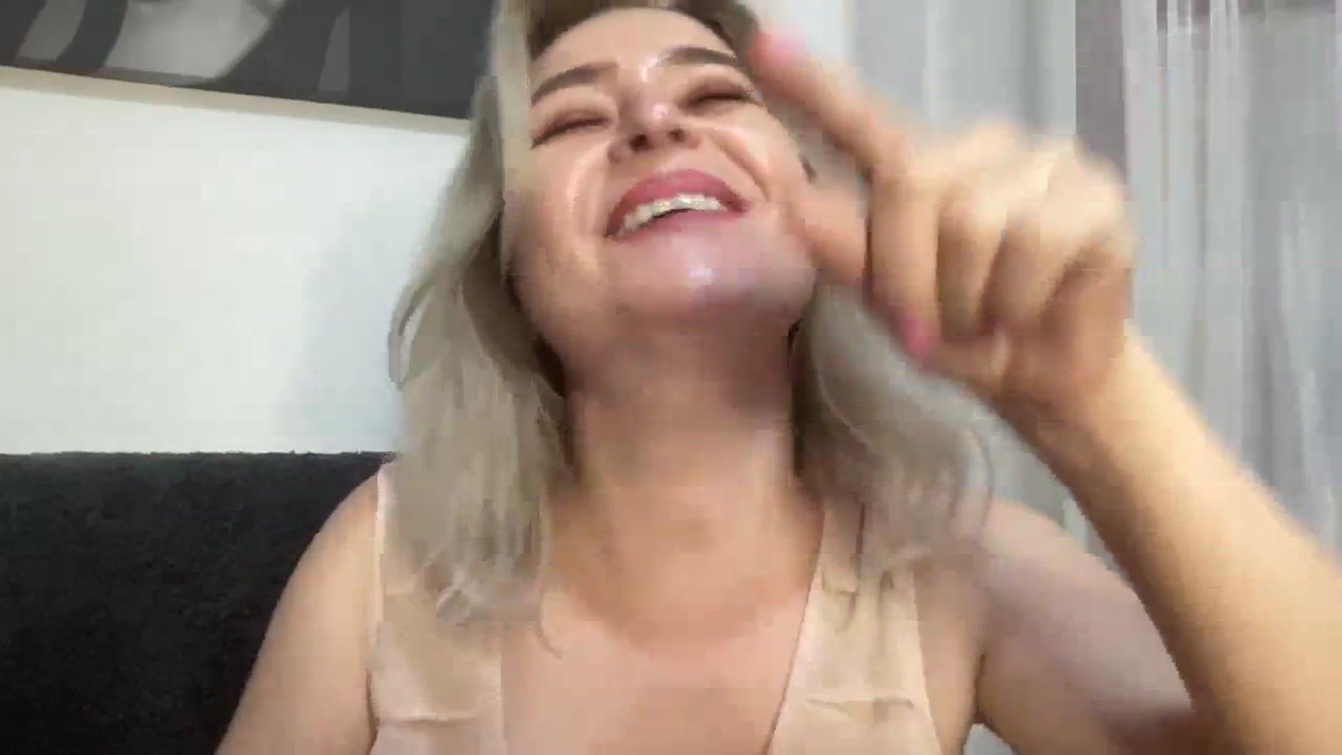 Gallery image thumbnail from born_to_sin's myfreecams stream on, 08/03/2023, 16:03 image 15 of 20