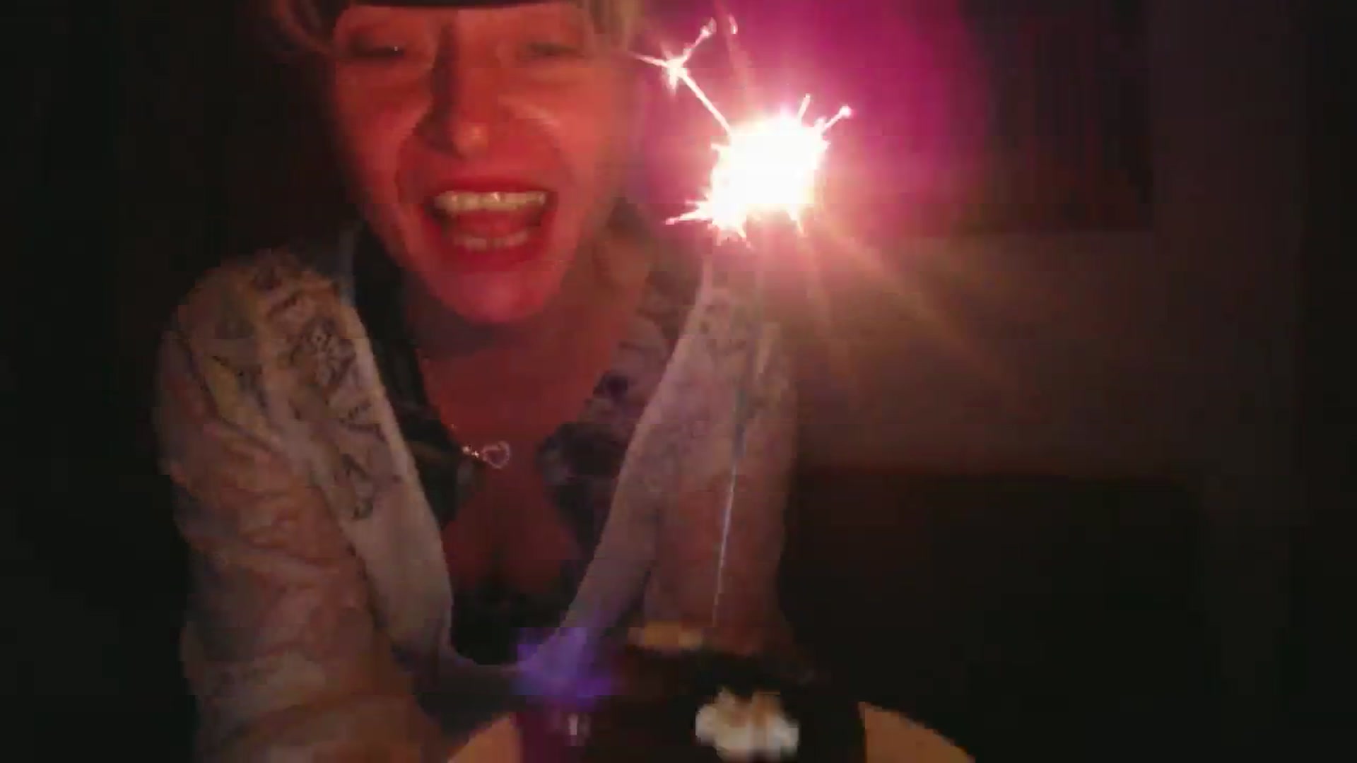 Gallery image thumbnail from born_to_sin's myfreecams stream on, 03/10/2024, 14:39 image 6 of 20