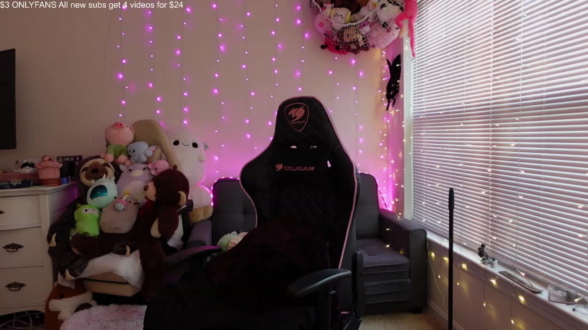 Gallery image thumbnail from boudoirbunny's myfreecams stream on, 06/01/2023, 10:13 image 10 of 20