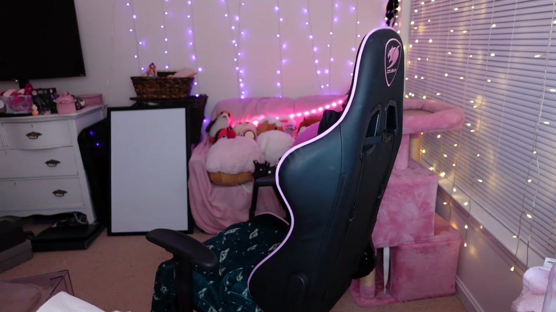 Gallery image thumbnail from boudoirbunny's myfreecams stream on, 09/06/2023, 06:34 image 6 of 20