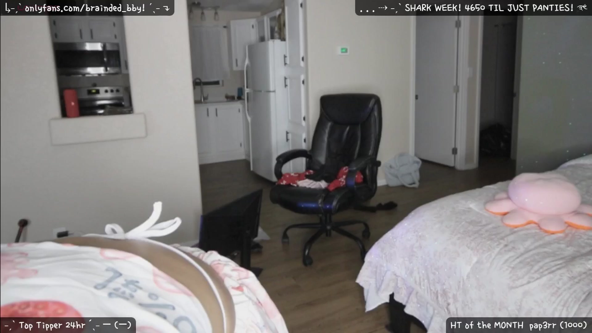 Gallery image thumbnail from braindedbby's myfreecams stream on, 06/17/2025, 08:17 image 8 of 20