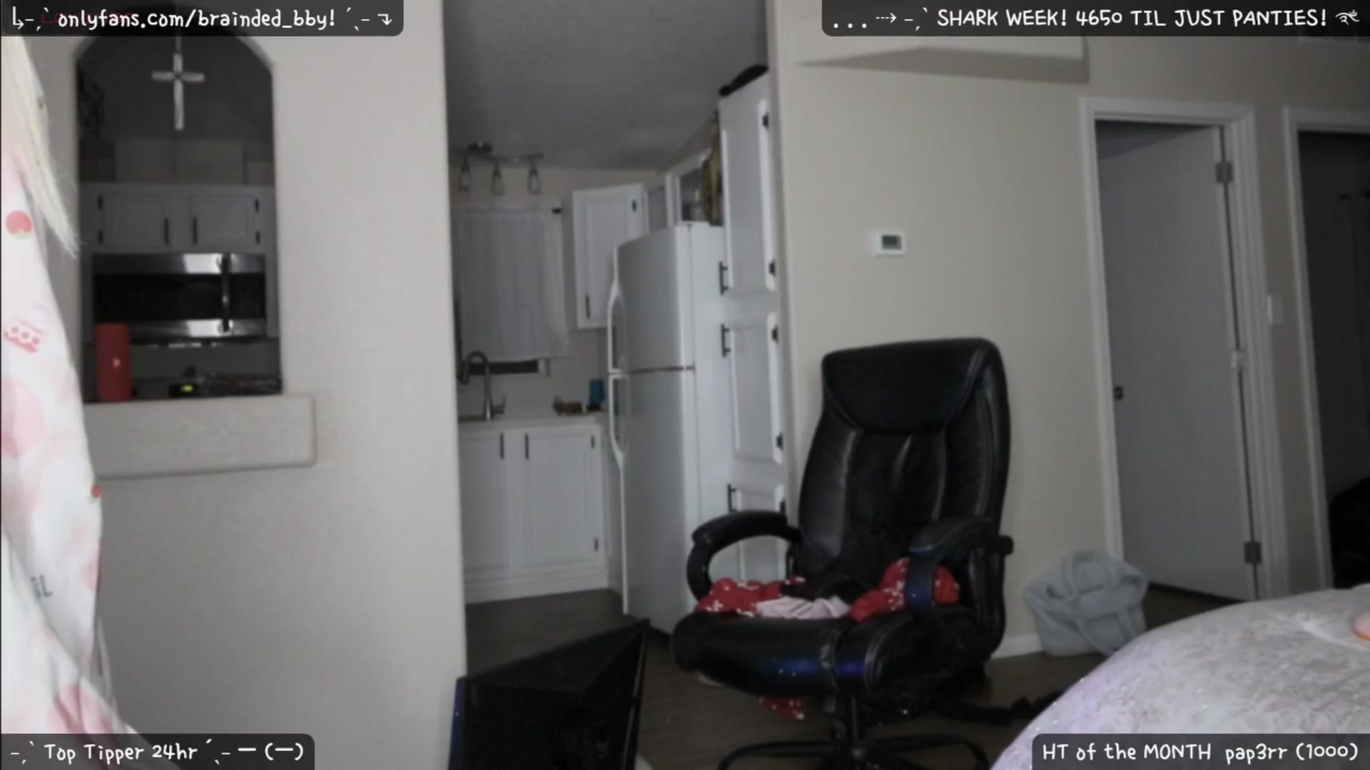 Gallery image thumbnail from braindedbby's myfreecams stream on, 06/17/2025, 08:17 image 4 of 20