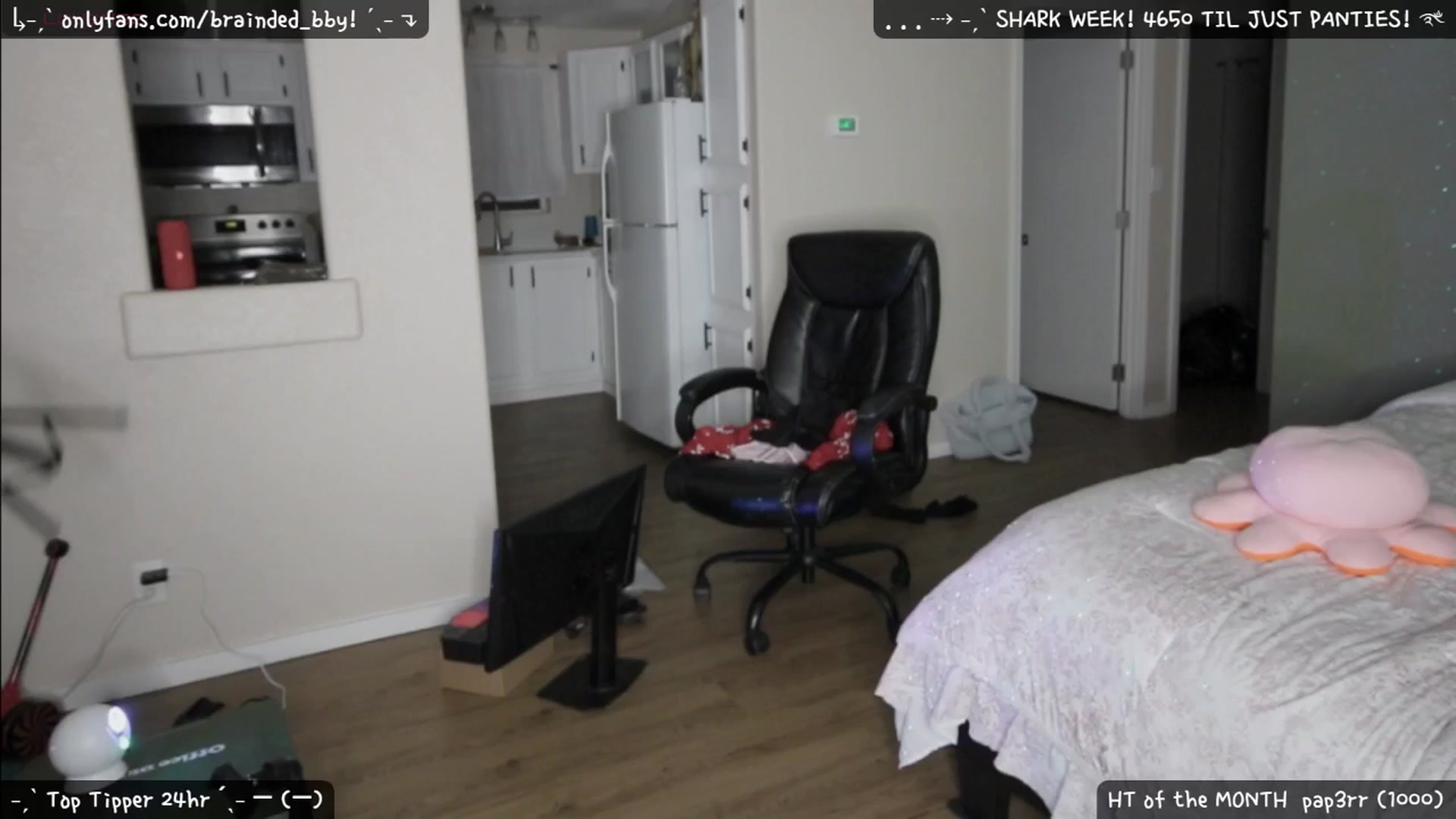 Gallery image thumbnail from braindedbby's myfreecams stream on, 06/17/2025, 08:17 image 9 of 20