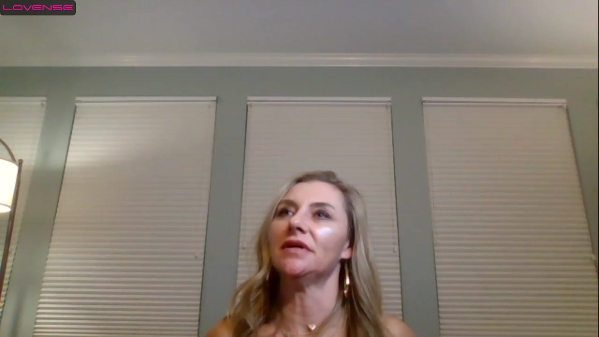 Gallery image thumbnail from brandi10's myfreecams stream on, 11/26/2022, 04:04 image 6 of 20