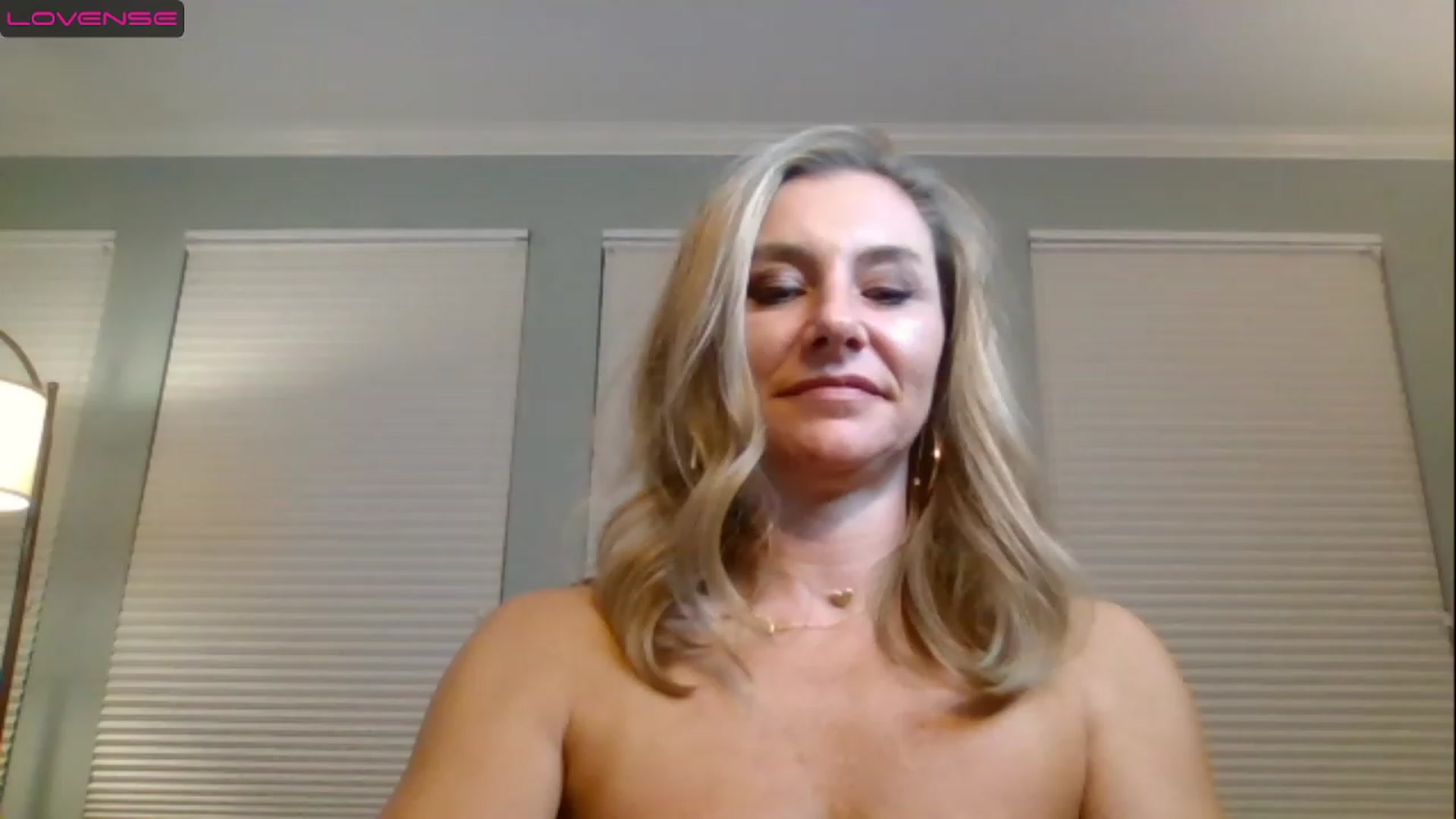 Gallery image thumbnail from brandi10's myfreecams stream on, 11/26/2022, 04:04 image 2 of 20