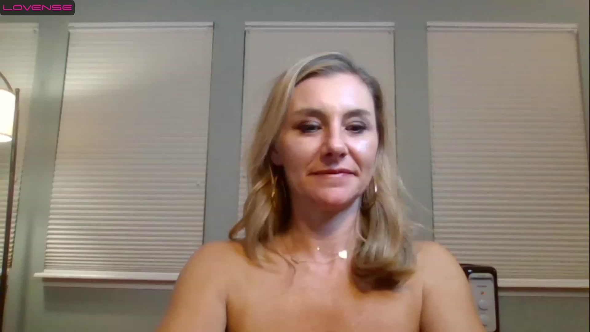 Gallery image thumbnail from brandi10's myfreecams stream on, 11/26/2022, 04:30 image 4 of 20