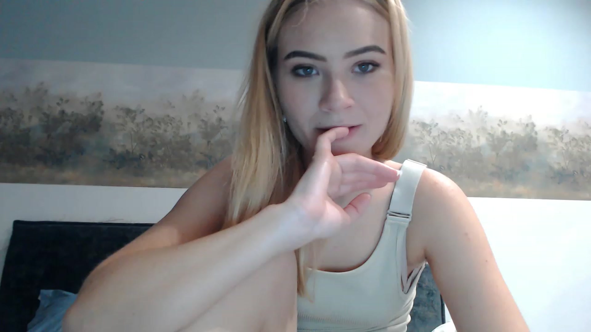 Gallery image thumbnail from bridetobe's myfreecams stream on, 02/14/2023, 24:52 image 6 of 20