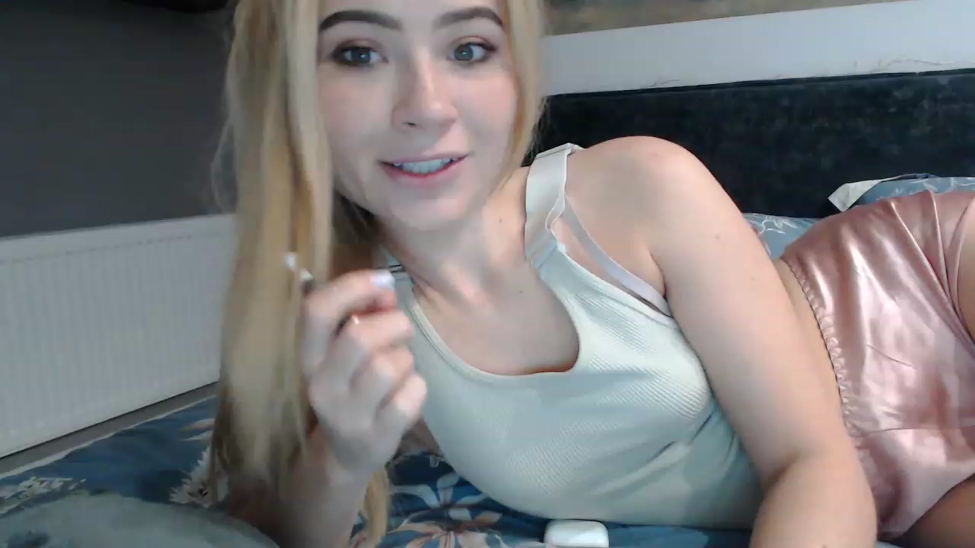 Gallery image thumbnail from bridetobe's myfreecams stream on, 02/14/2023, 24:52 image 17 of 20