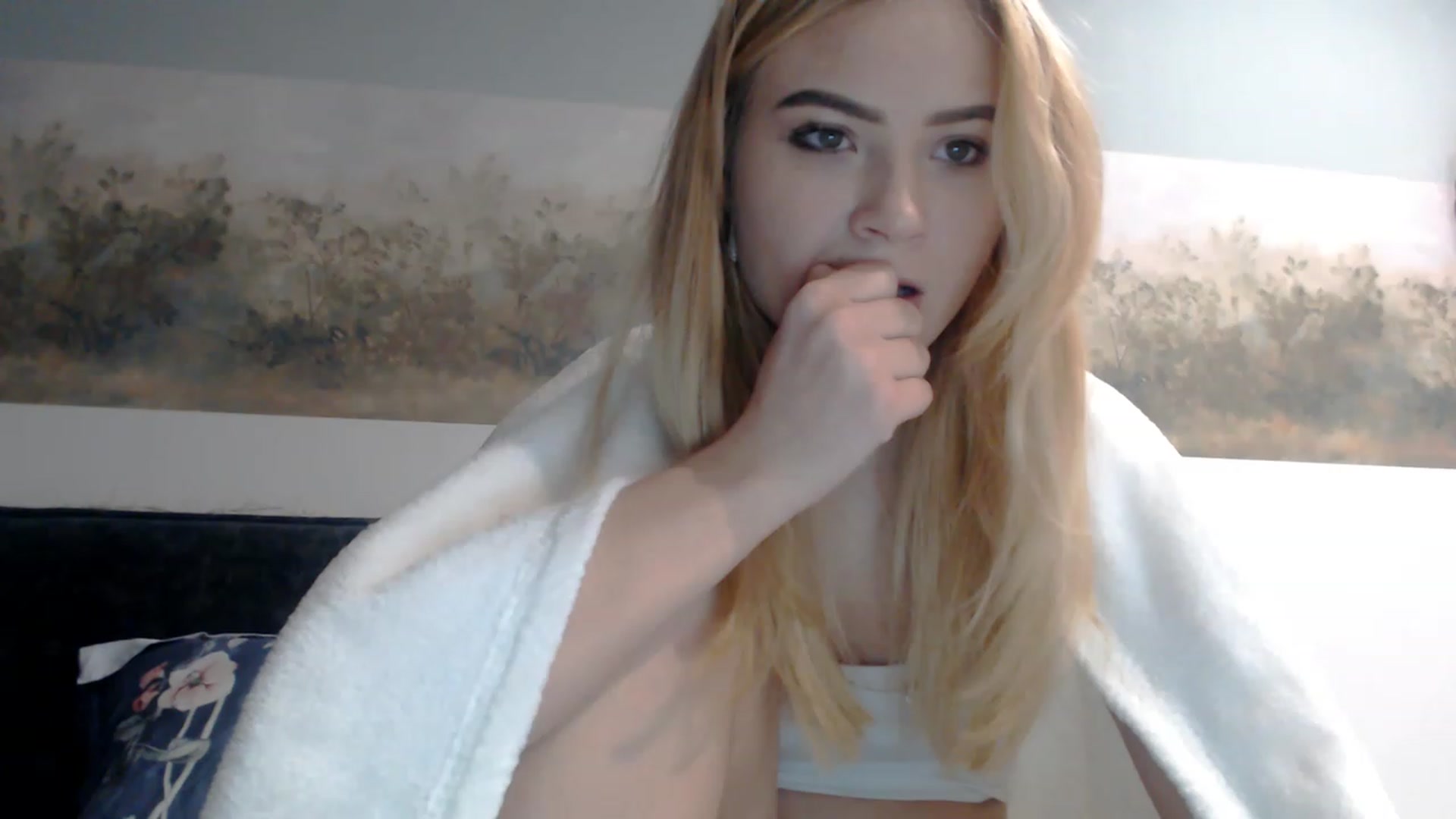 Gallery image thumbnail from bridetobe's myfreecams stream on, 02/20/2023, 02:40 image 7 of 20