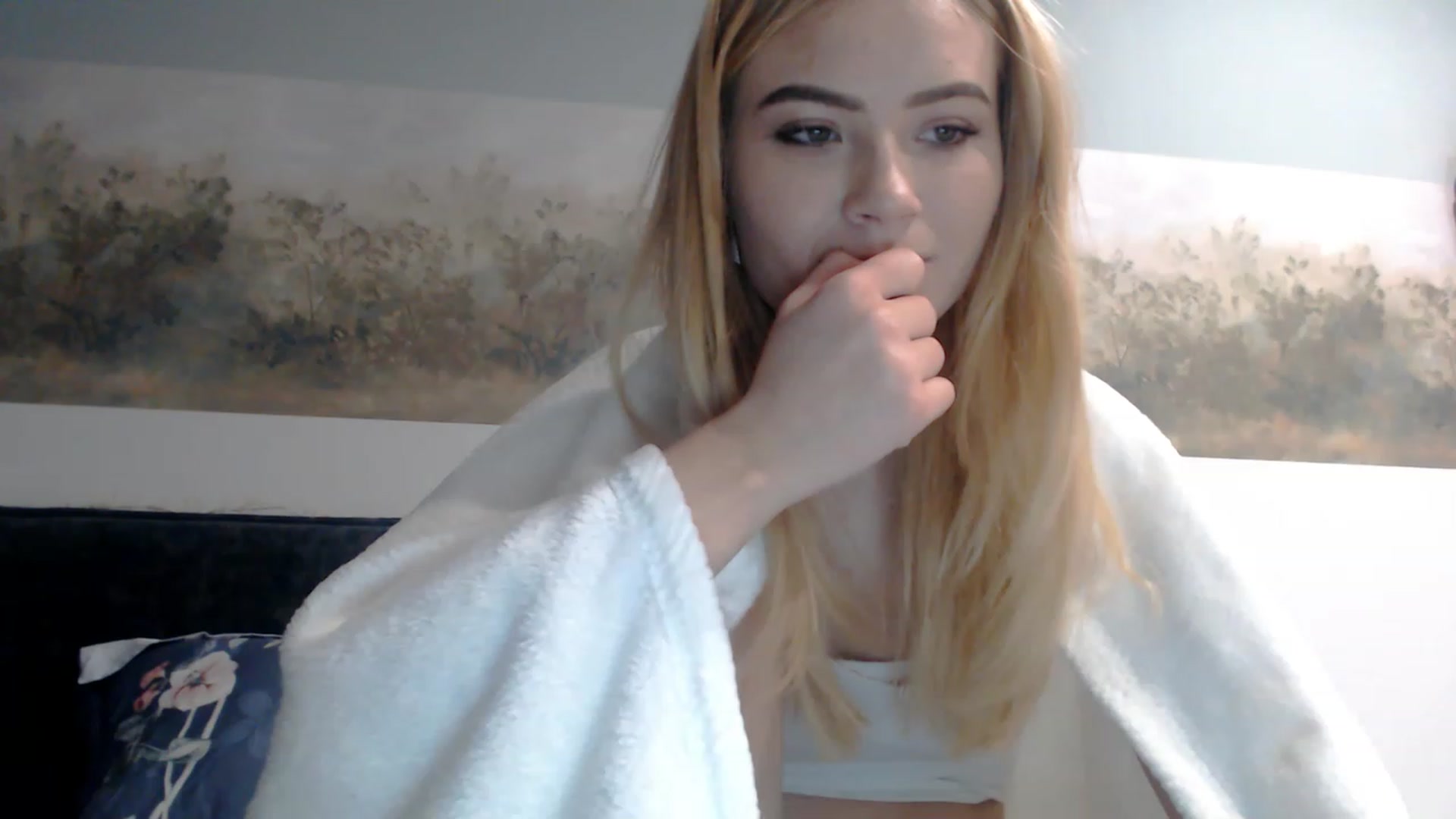 Gallery image thumbnail from bridetobe's myfreecams stream on, 02/20/2023, 02:40 image 10 of 20