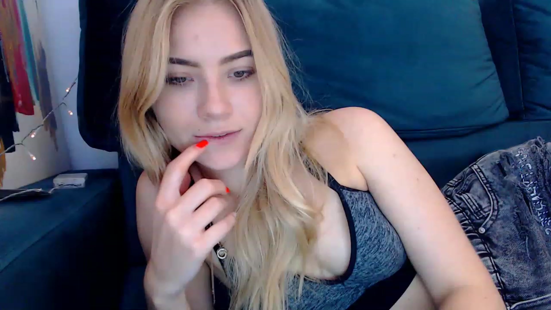 Gallery image thumbnail from bridetobe's myfreecams stream on, 03/16/2023, 07:26 image 10 of 20