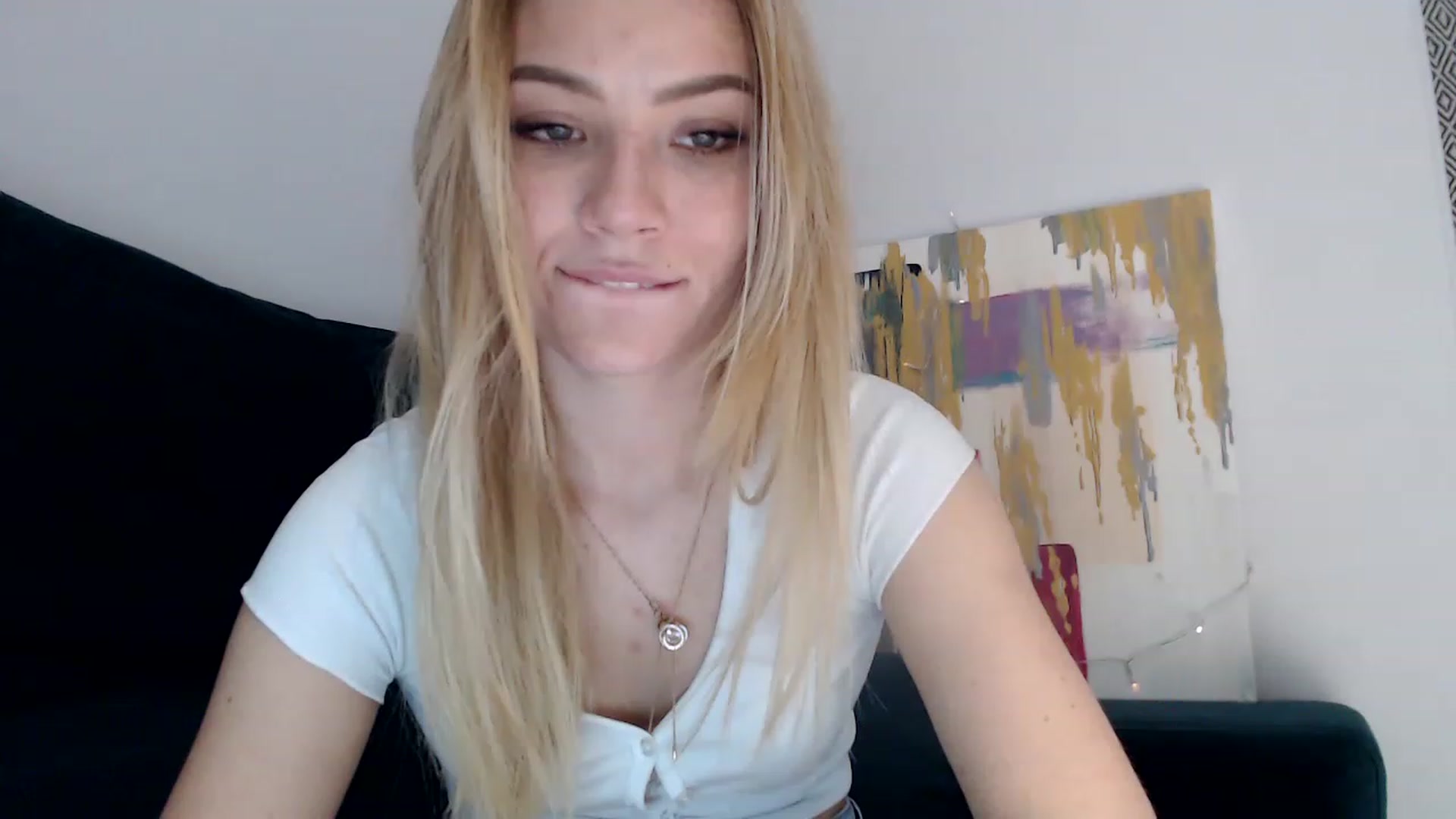 Gallery image thumbnail from bridetobe's myfreecams stream on, 04/20/2023, 16:00 image 12 of 20