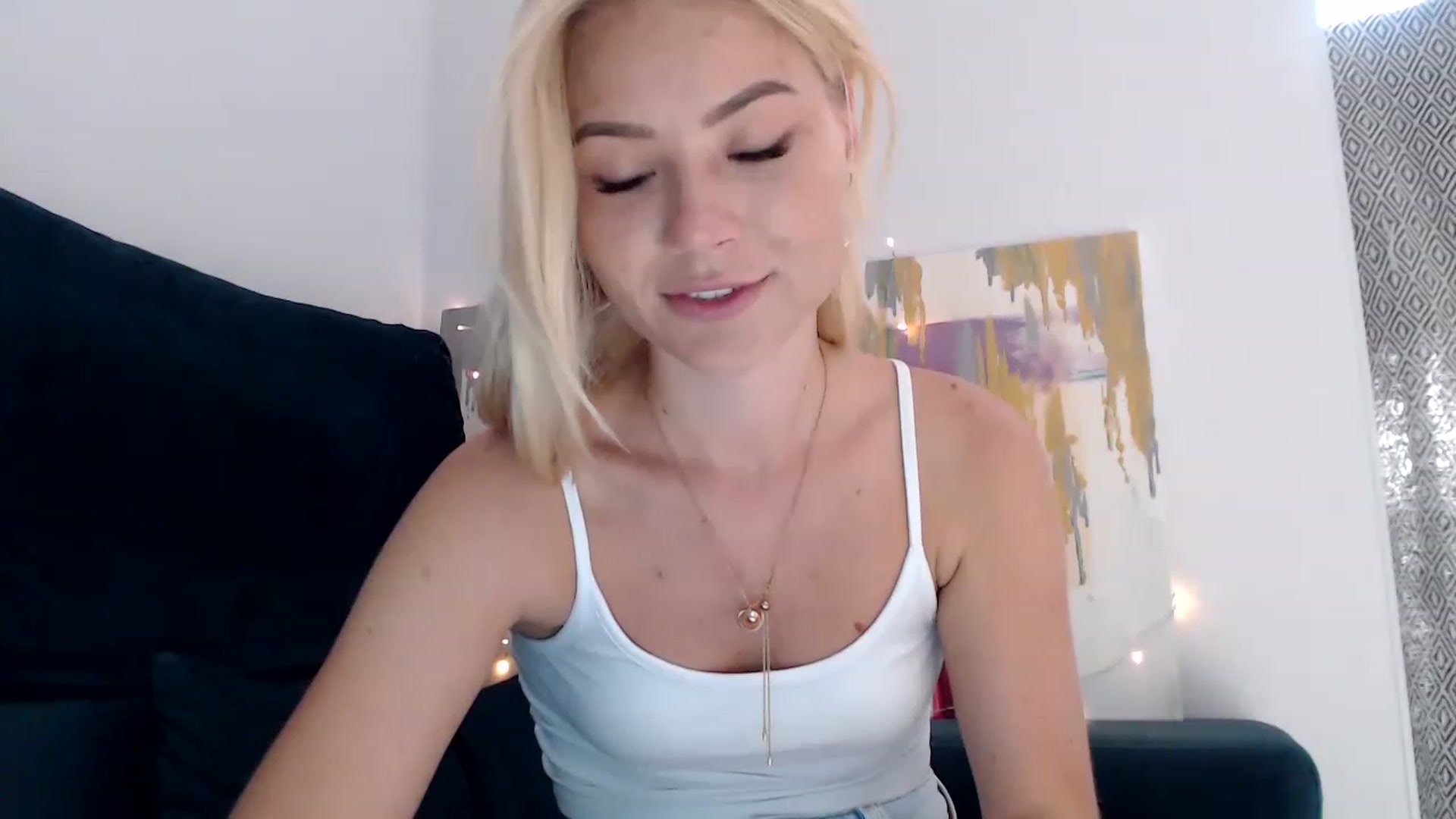 Gallery image thumbnail from bridetobe's myfreecams stream on, 05/19/2023, 02:37 image 16 of 20