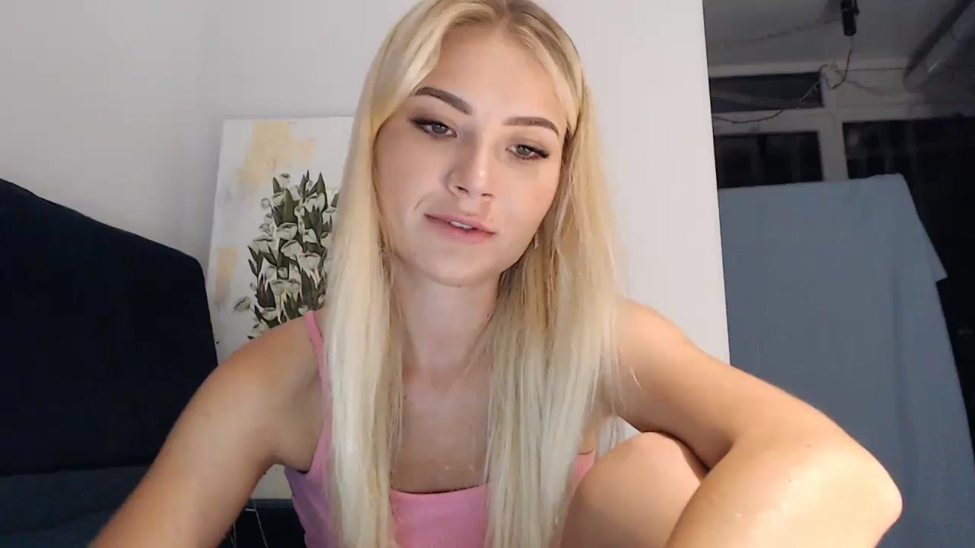 Gallery image thumbnail from bridetobe's myfreecams stream on, 08/23/2023, 24:01 image 10 of 20