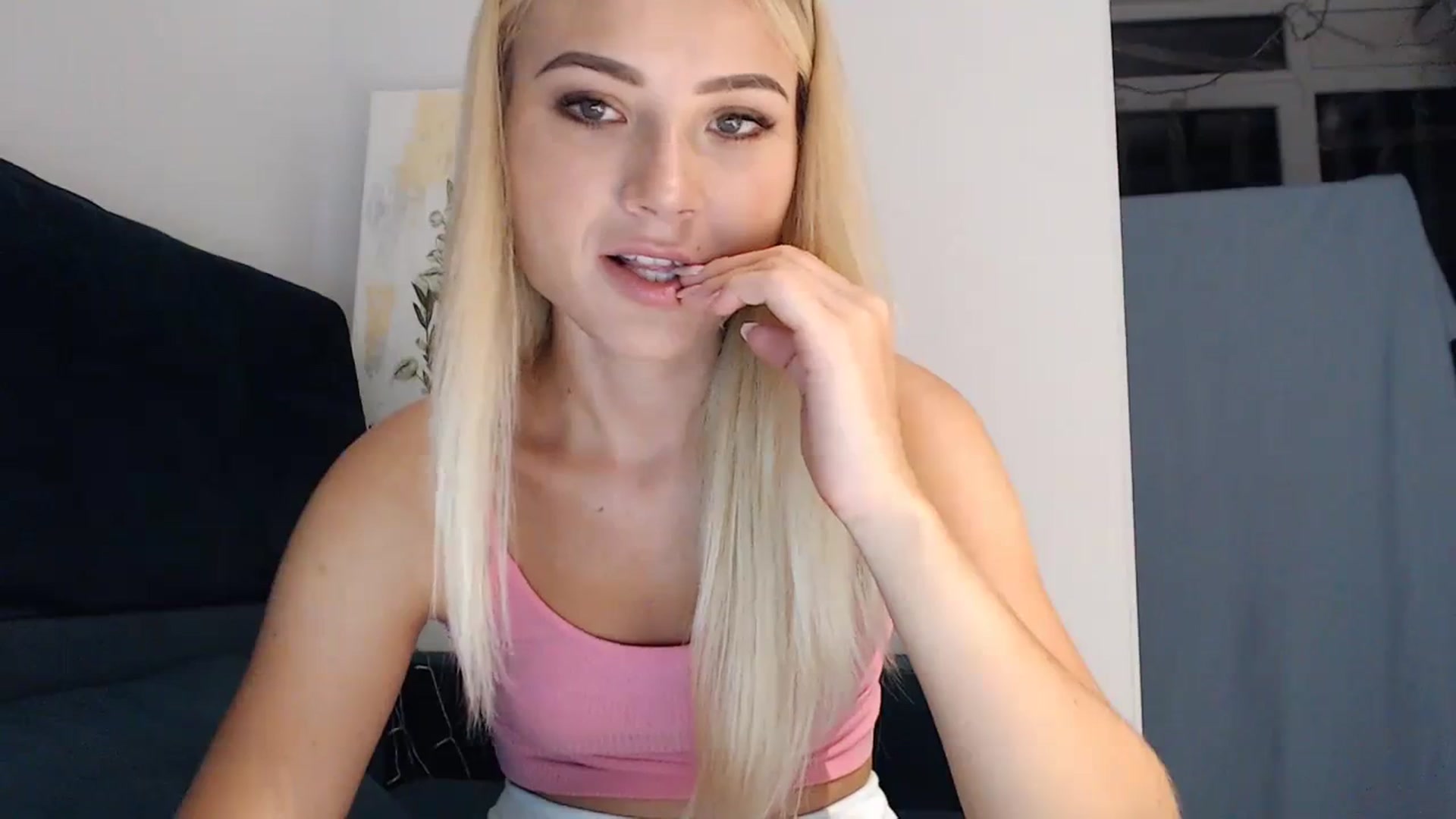 Gallery image thumbnail from bridetobe's myfreecams stream on, 08/23/2023, 24:01 image 5 of 20