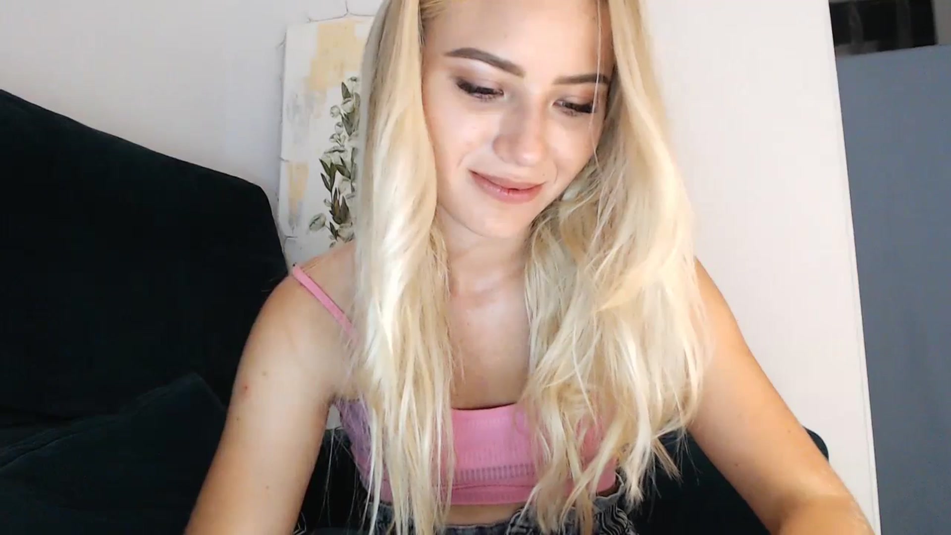 Gallery image thumbnail from bridetobe's myfreecams stream on, 08/26/2023, 18:33 image 18 of 20