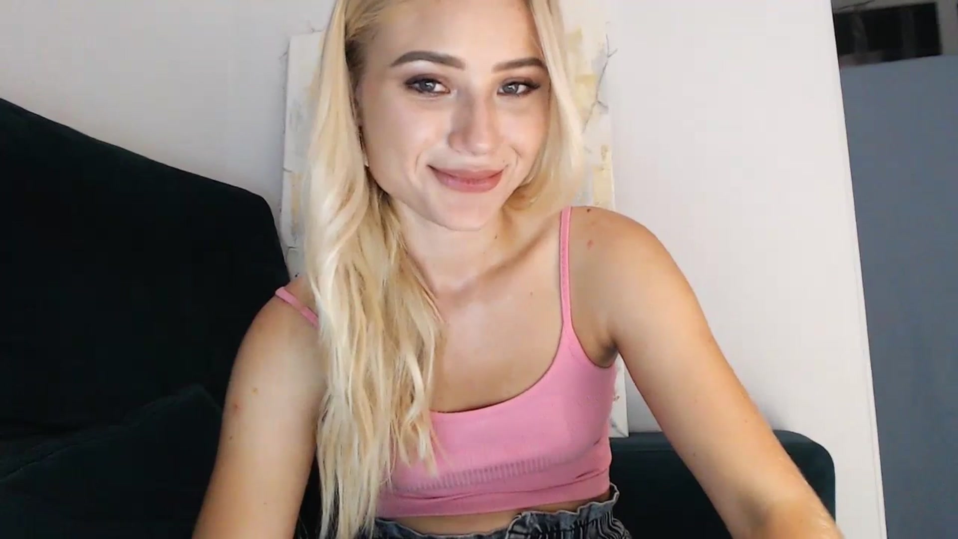 Gallery image thumbnail from bridetobe's myfreecams stream on, 08/26/2023, 18:33 image 9 of 20